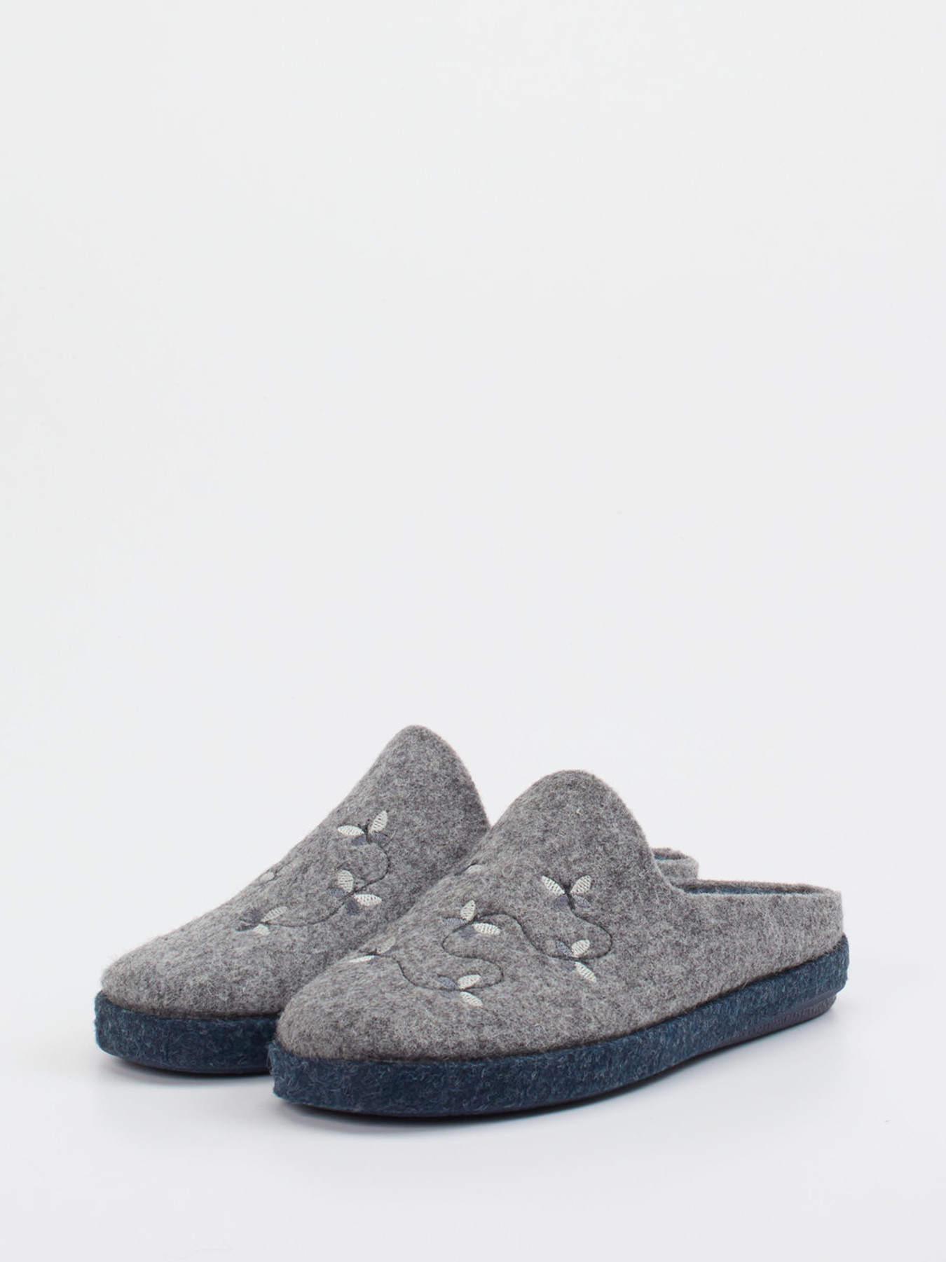 Hausschuh grau 7163459004202