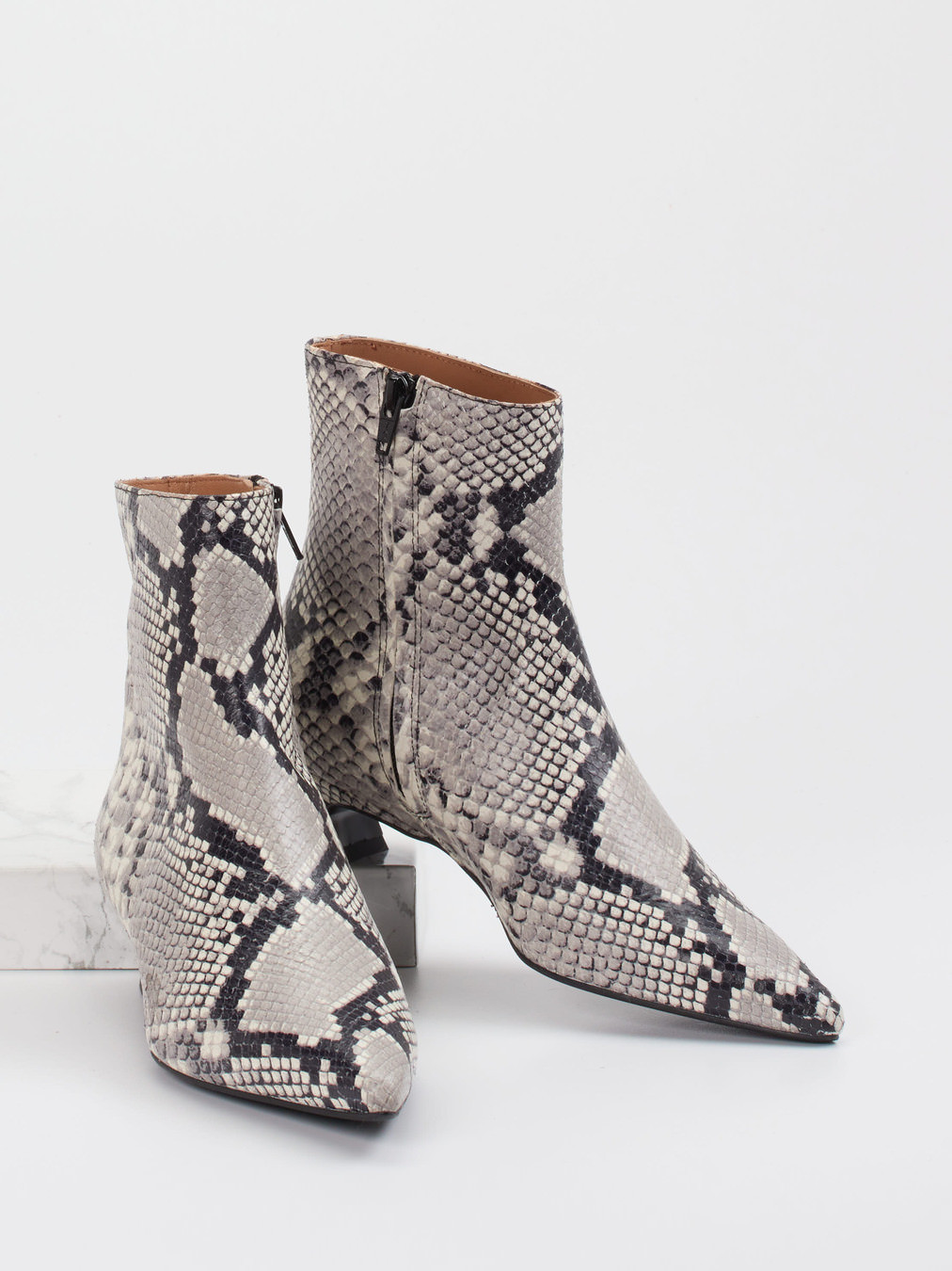 Stiefelette grau 1713470000104