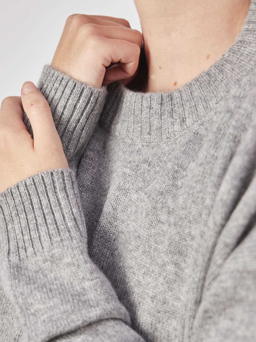 Pullover grau 9341459000902