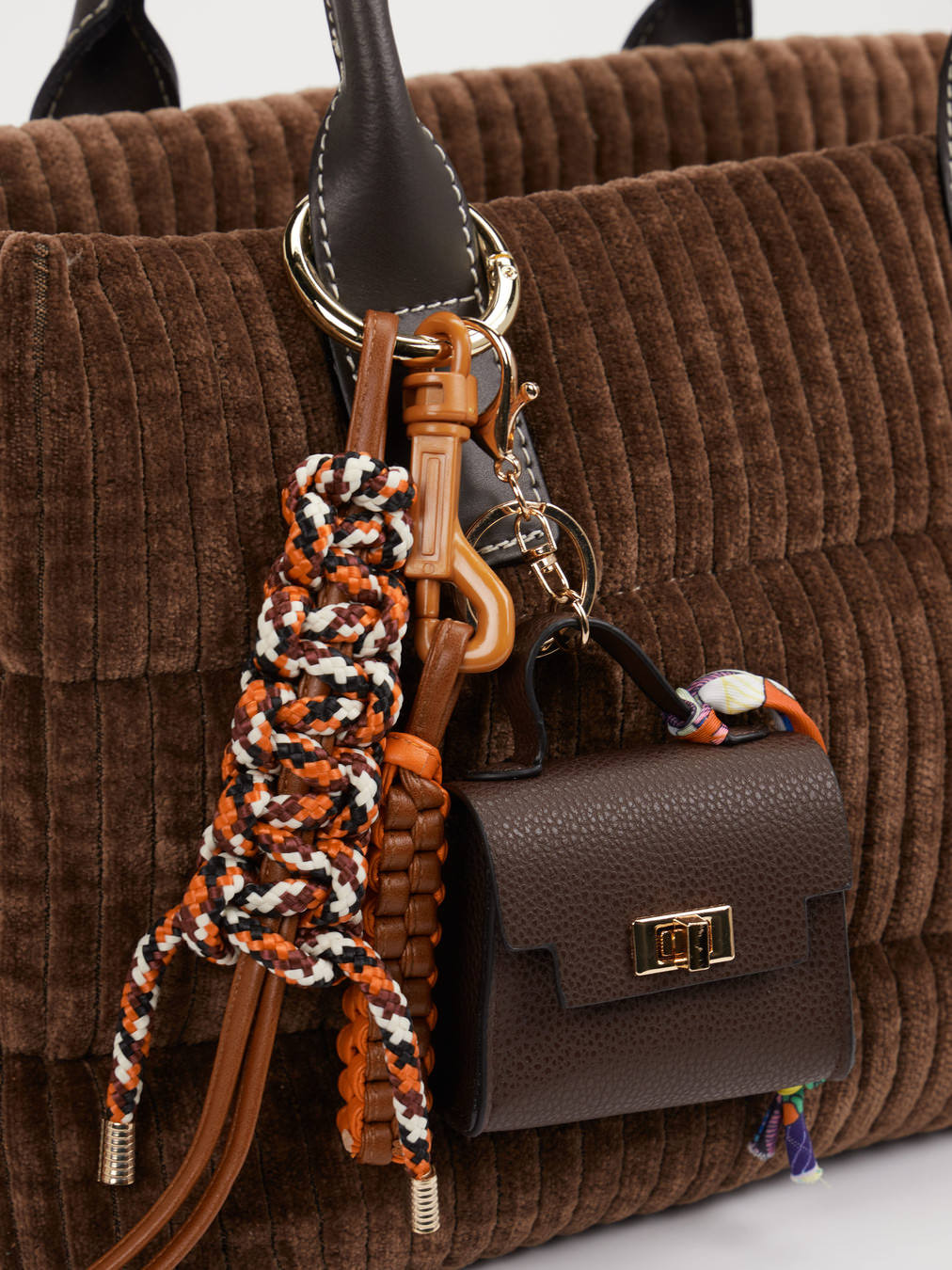 Schulter-/ Umhängetasche braun 9392209002604