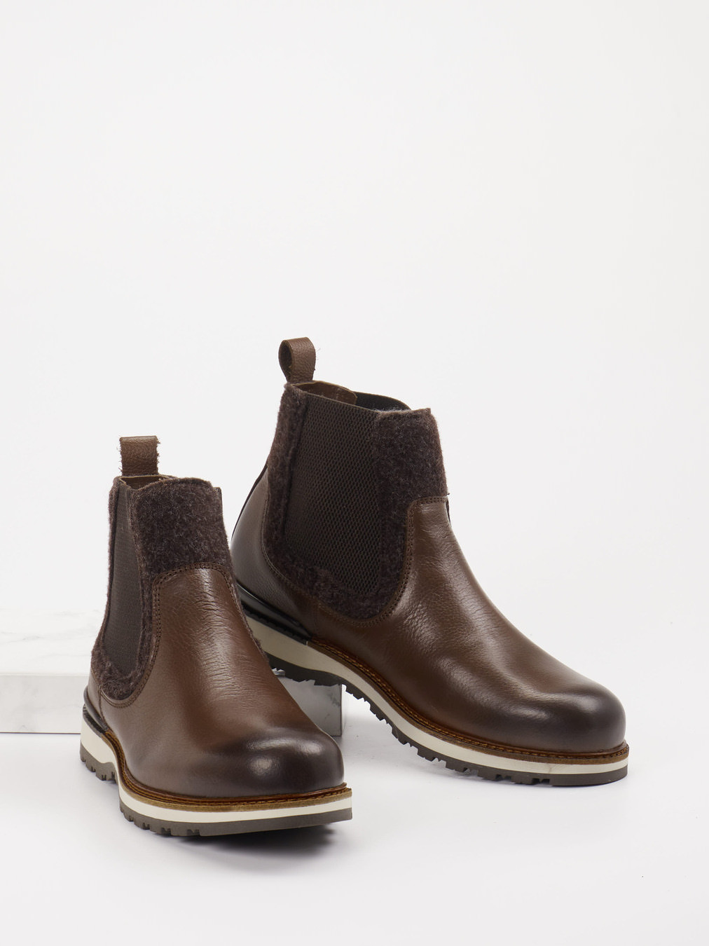 Boot braun 4811209003304