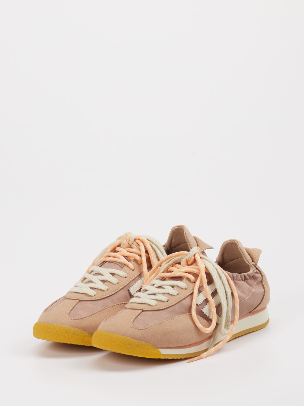 Sneaker rot 1661597000902