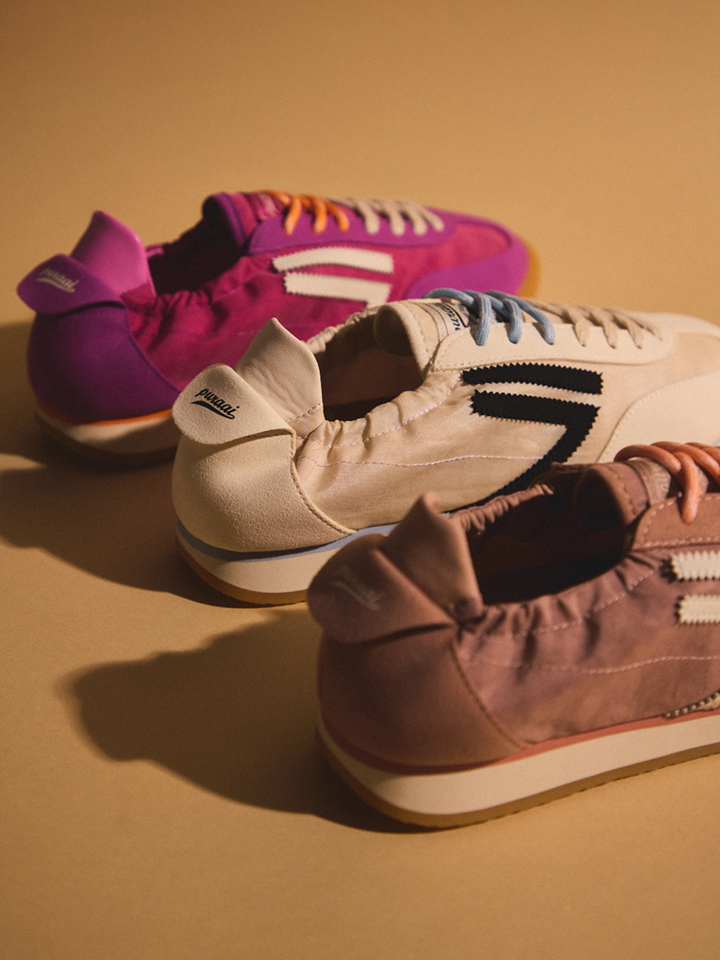 Sneaker rot 1661597000902