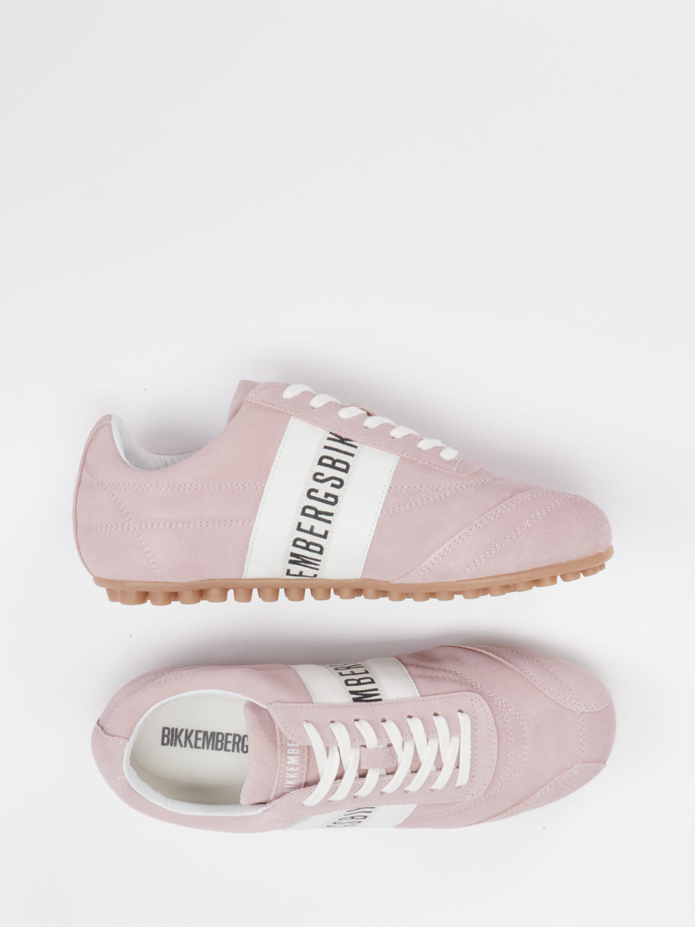 Sneaker rot 1661597000704