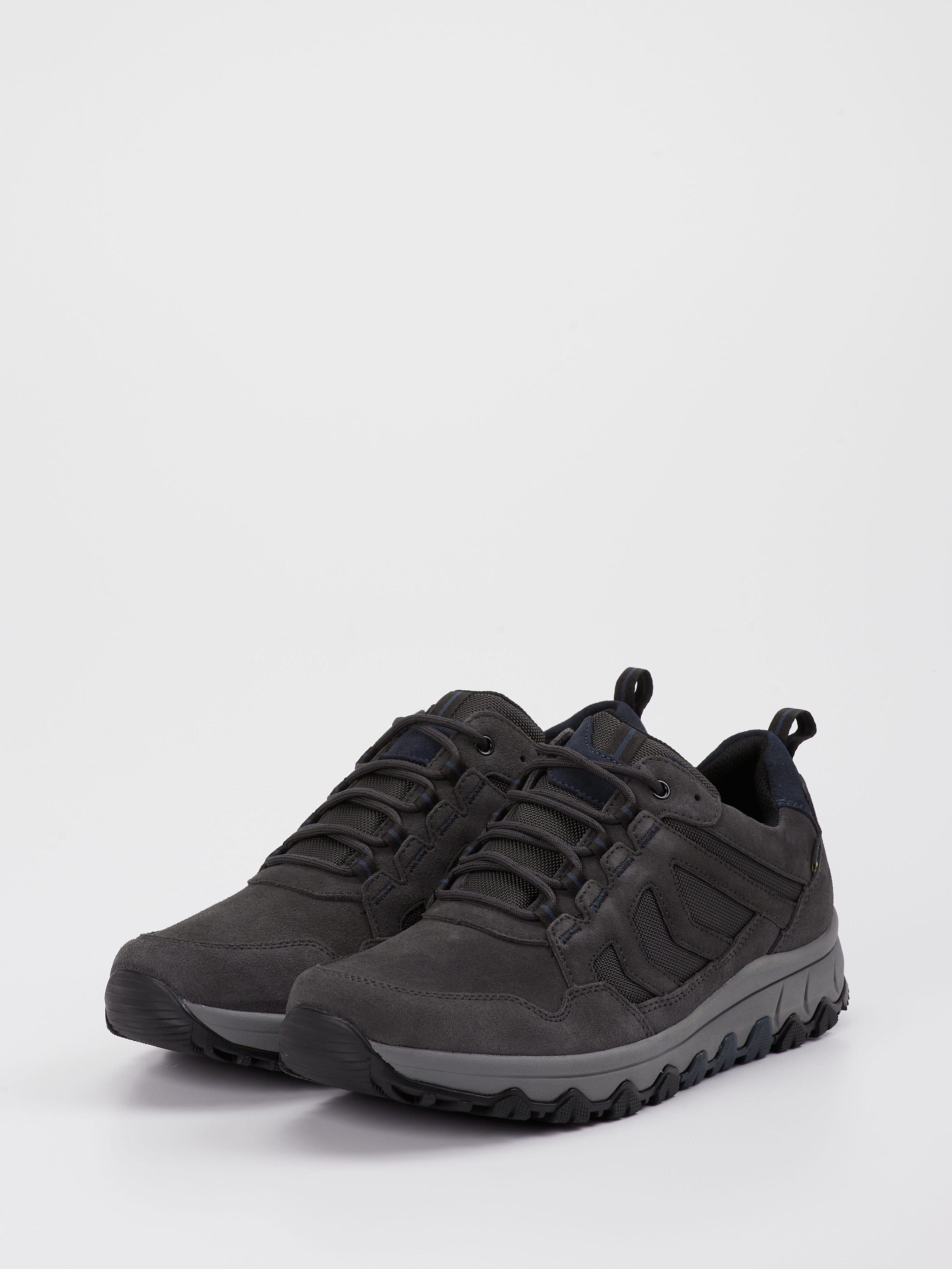 Schnürschuh