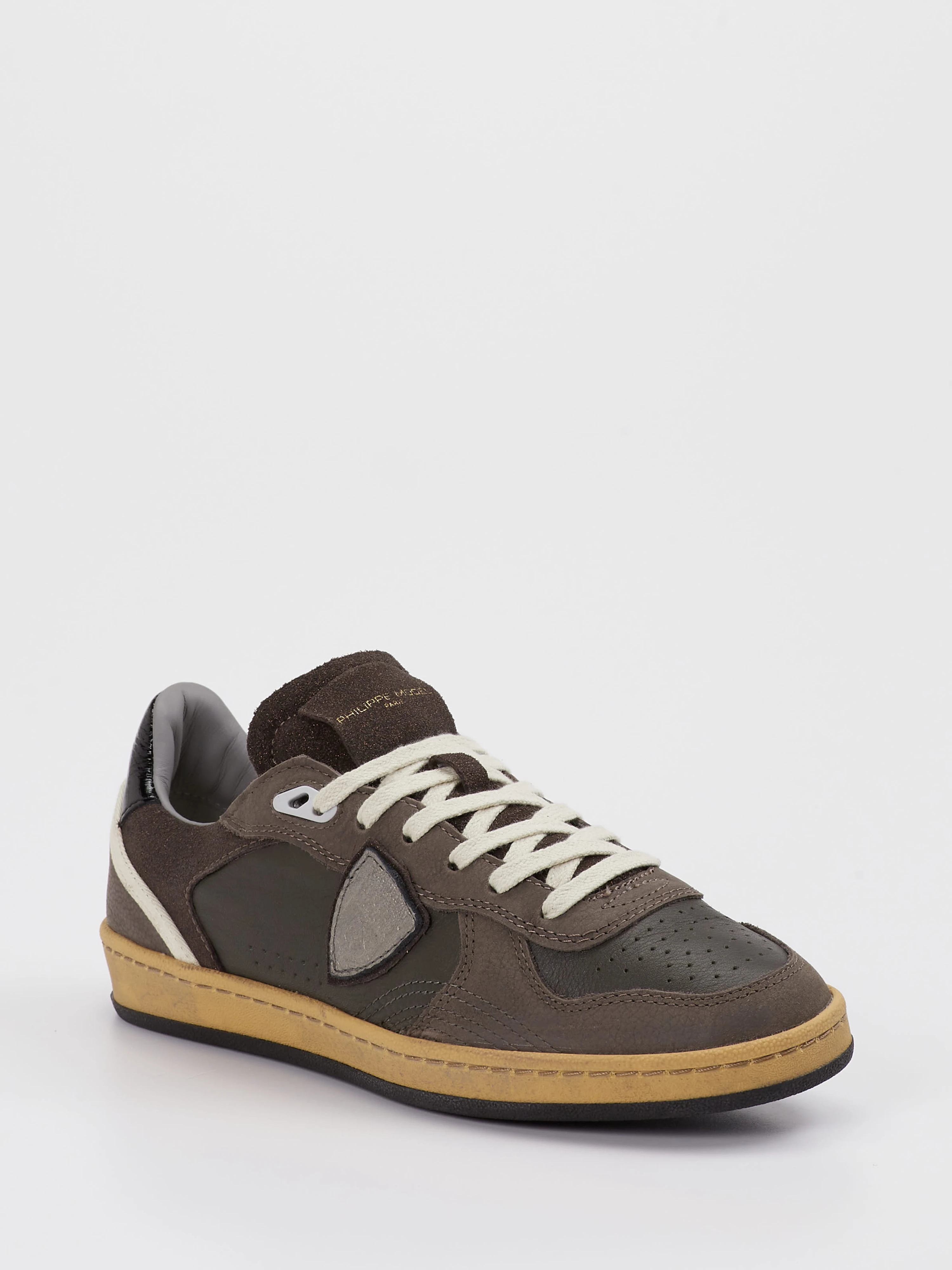 Sneaker