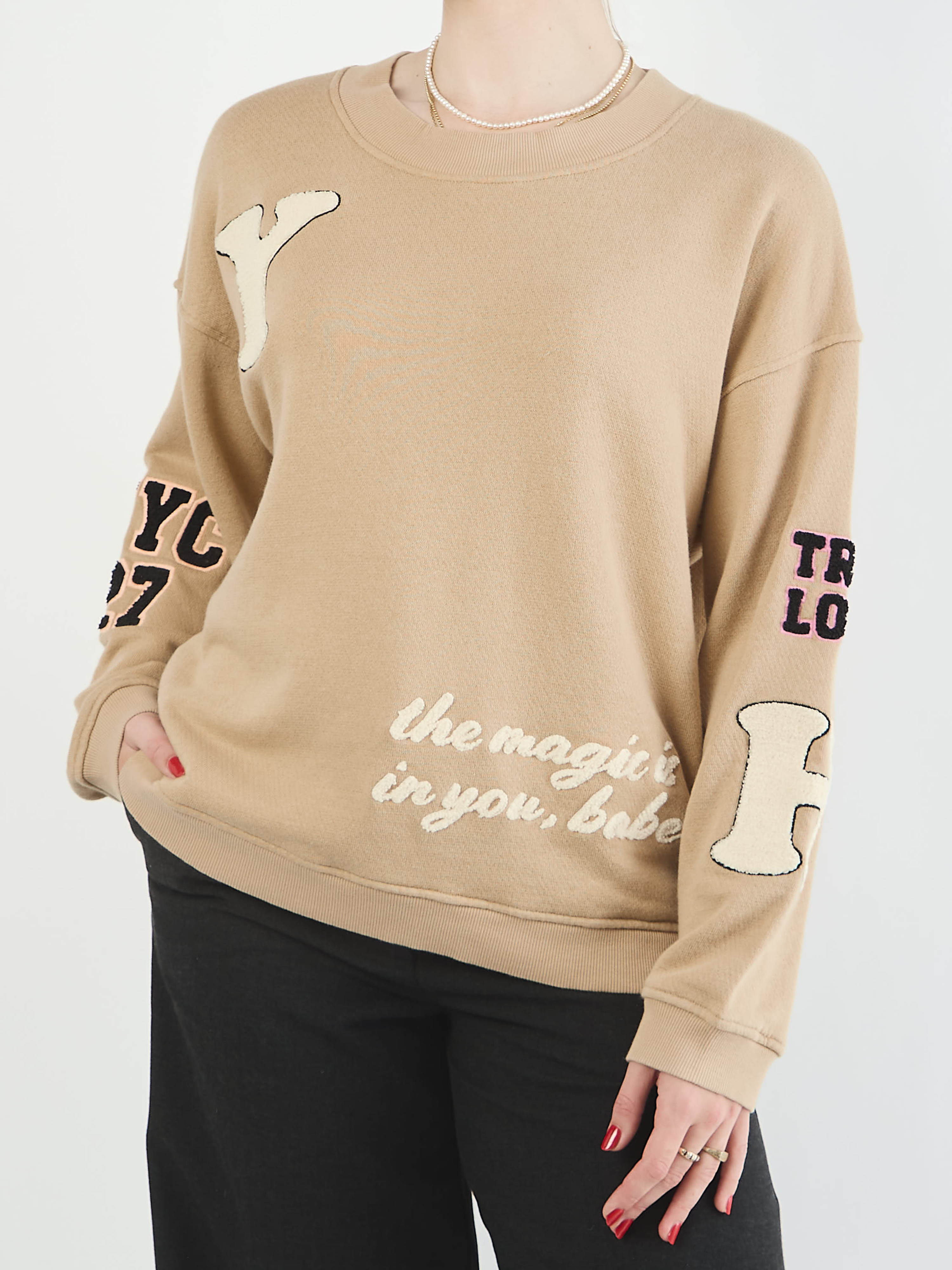 Sweatshirt