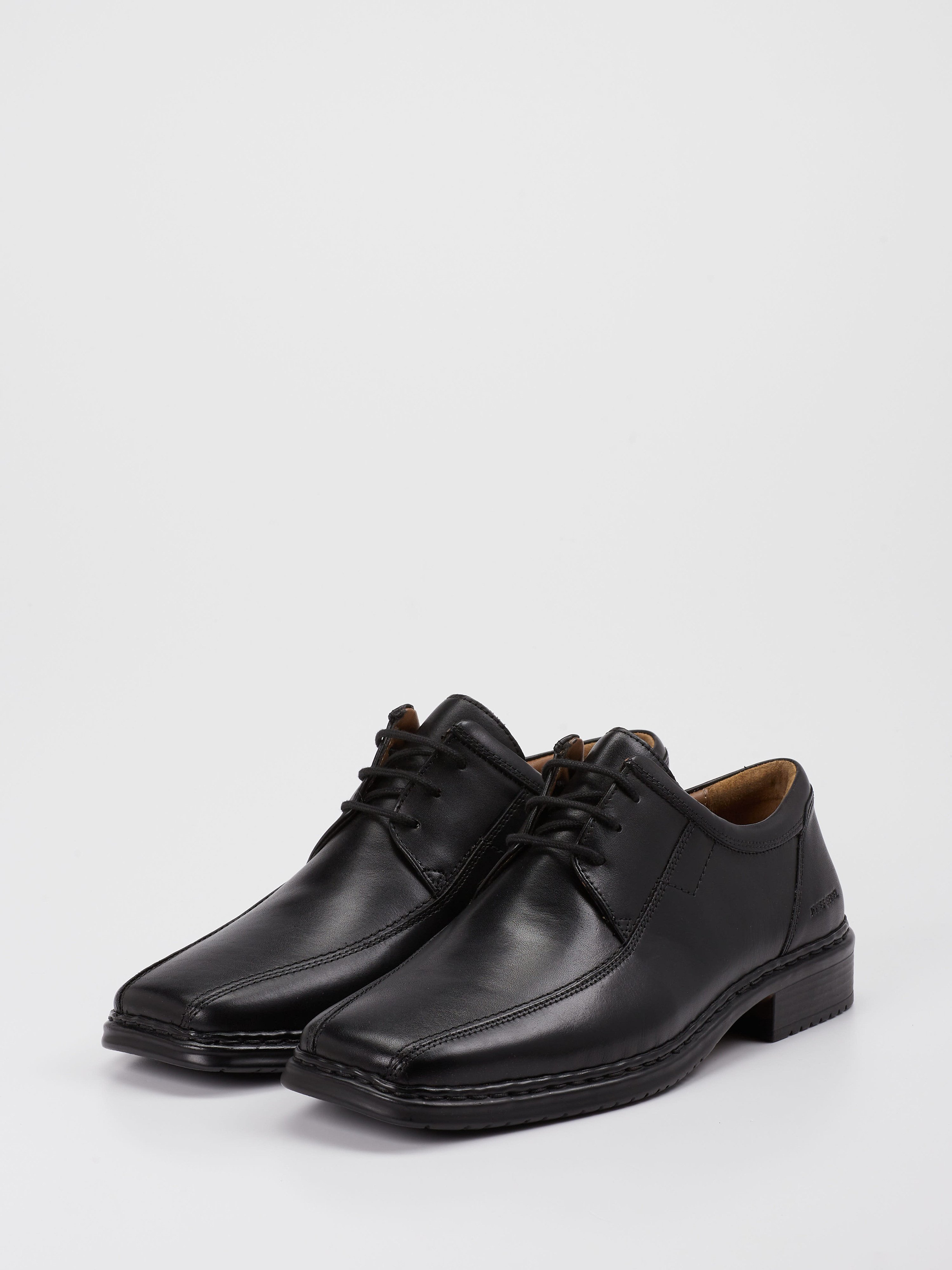 Schnürschuh