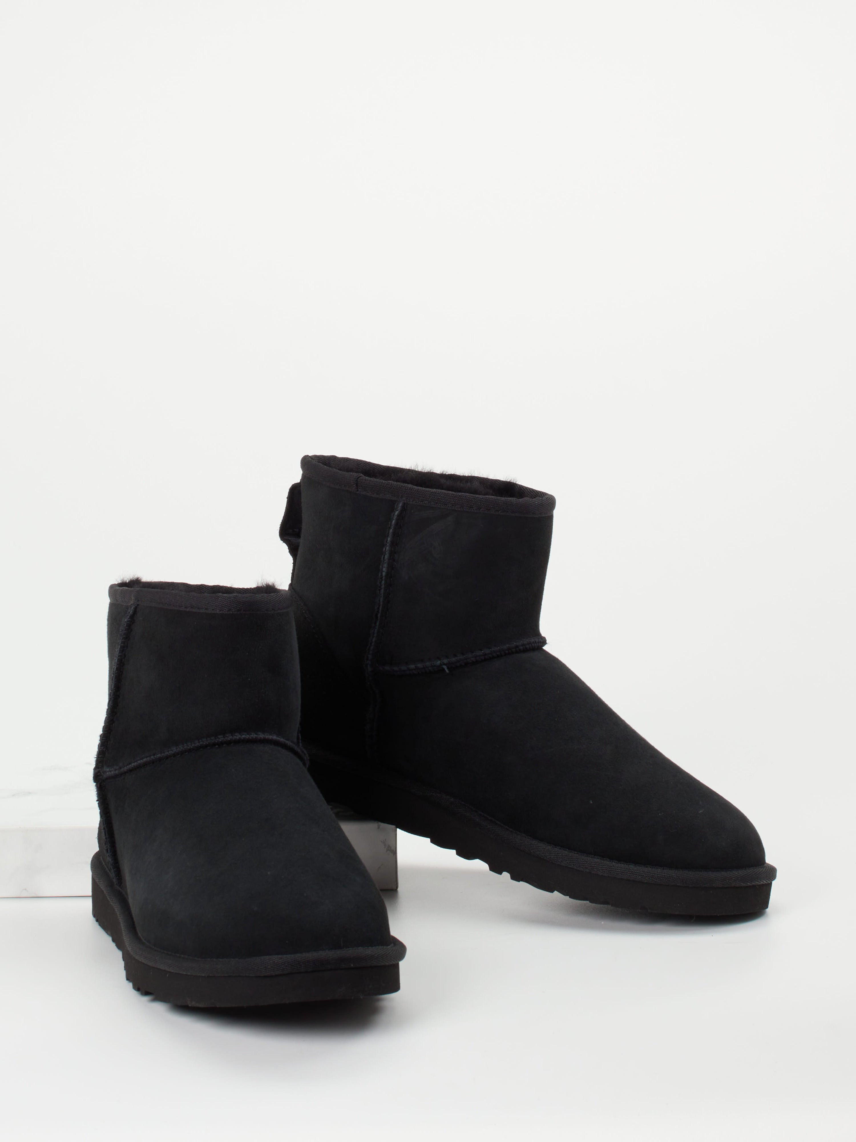 Boots Classic Mini schwarz 4821009003004