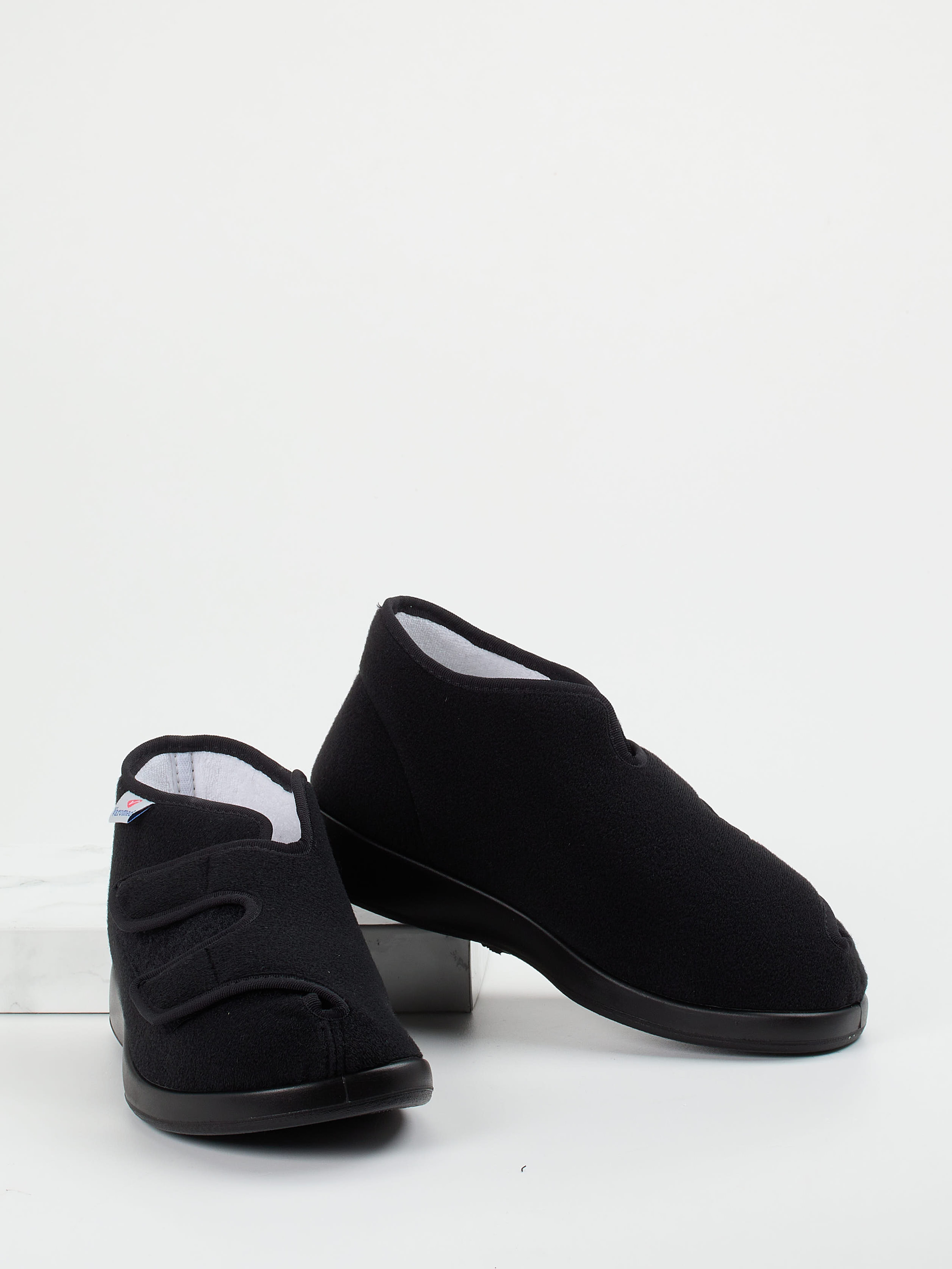Hausschuhe schwarz 7313009000104