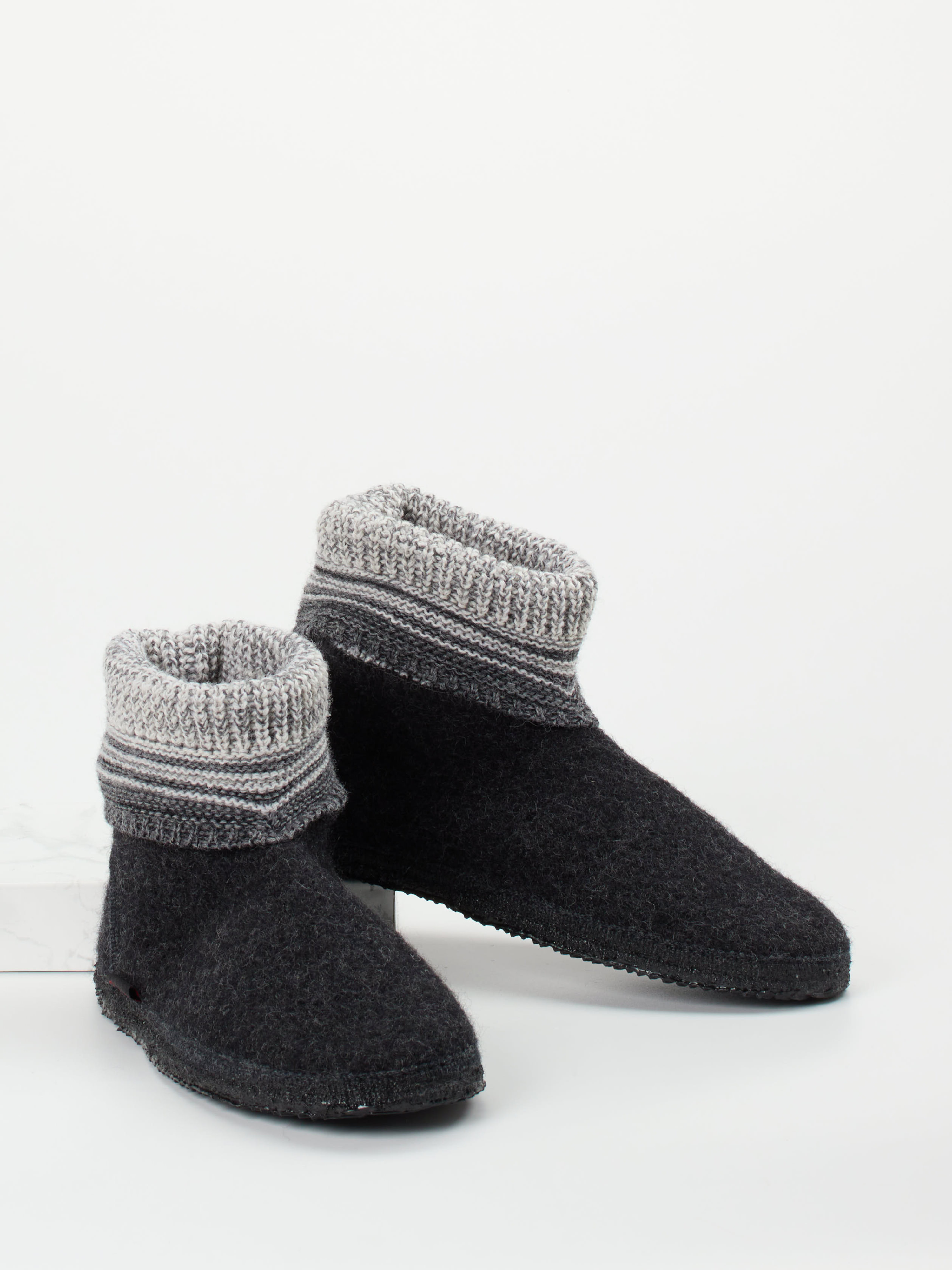 Hausschuh grau 7480409000104