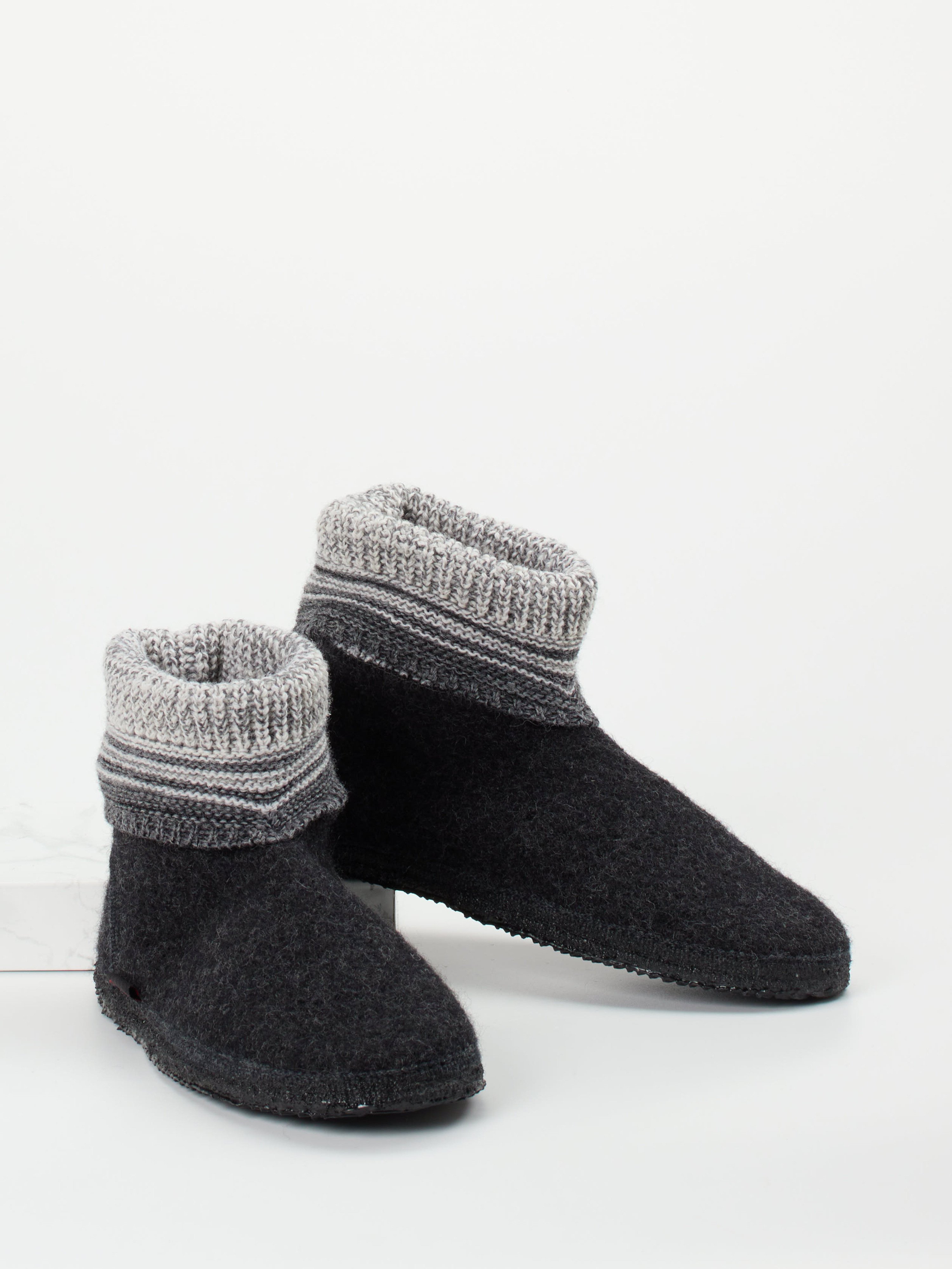 Hausschuh grau 7480409000104
