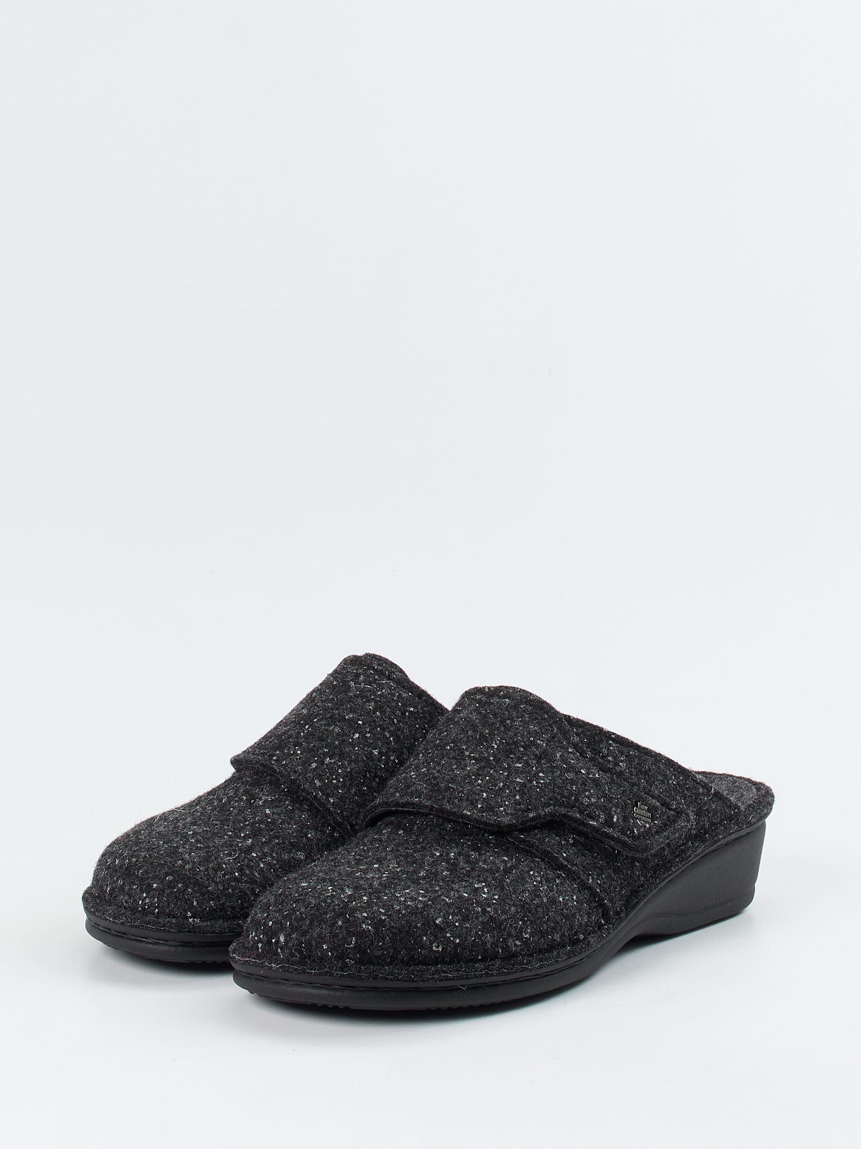 Pantolette grau 7163409010802