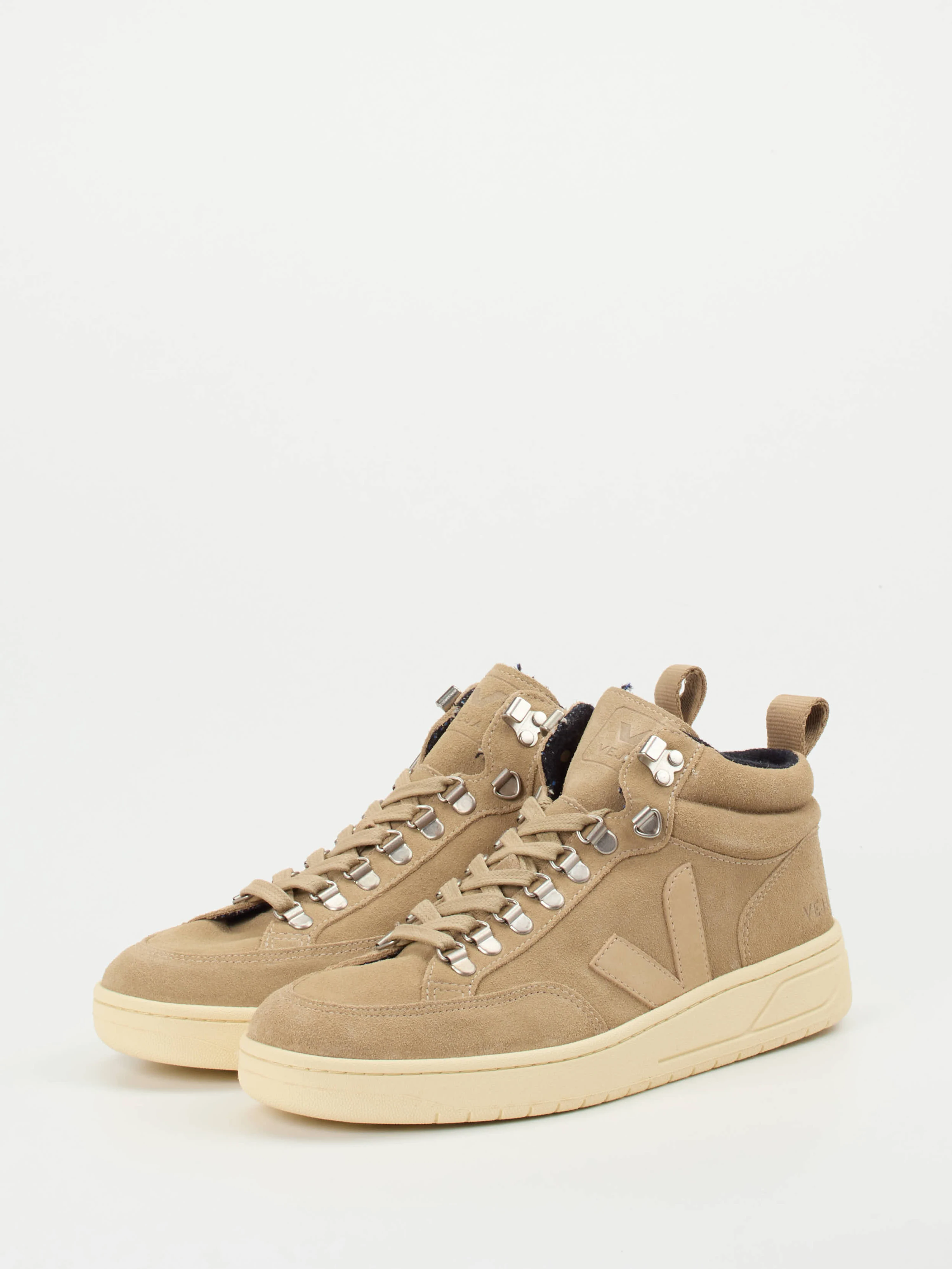 Sneaker high