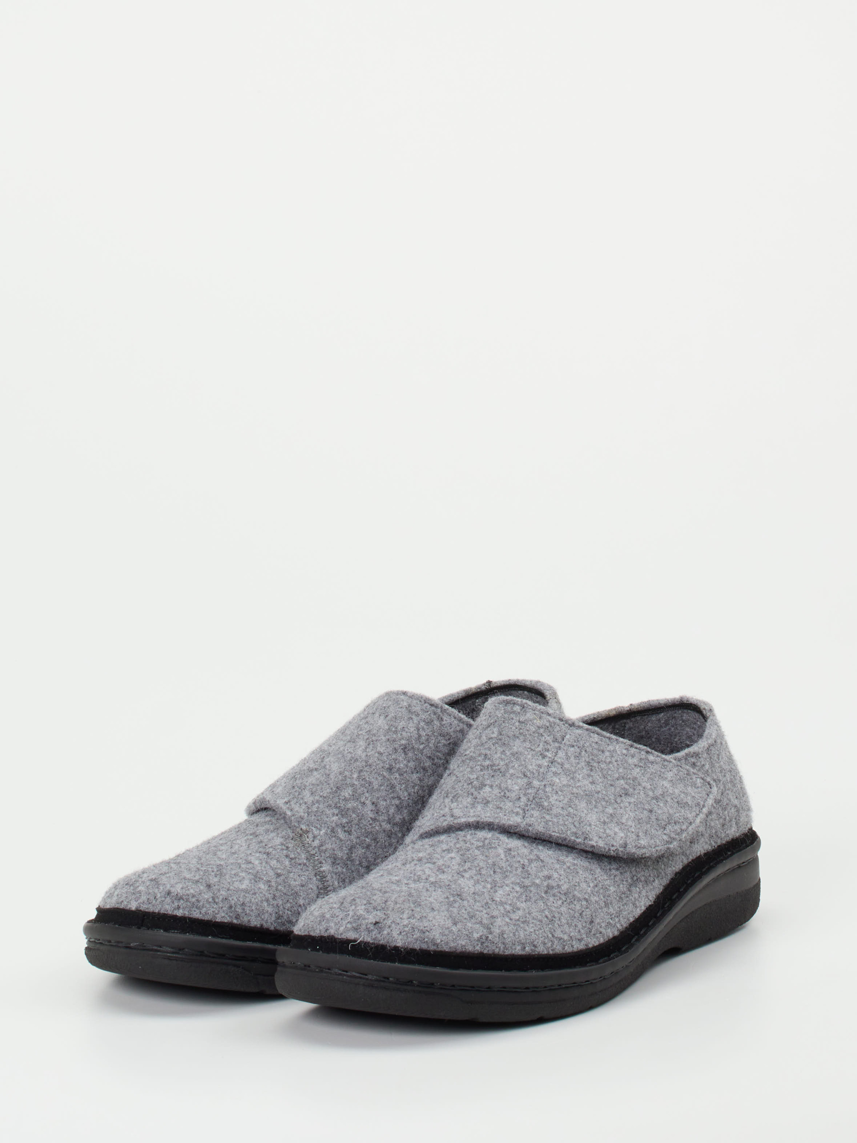 Hausschuh grau 7473459000202