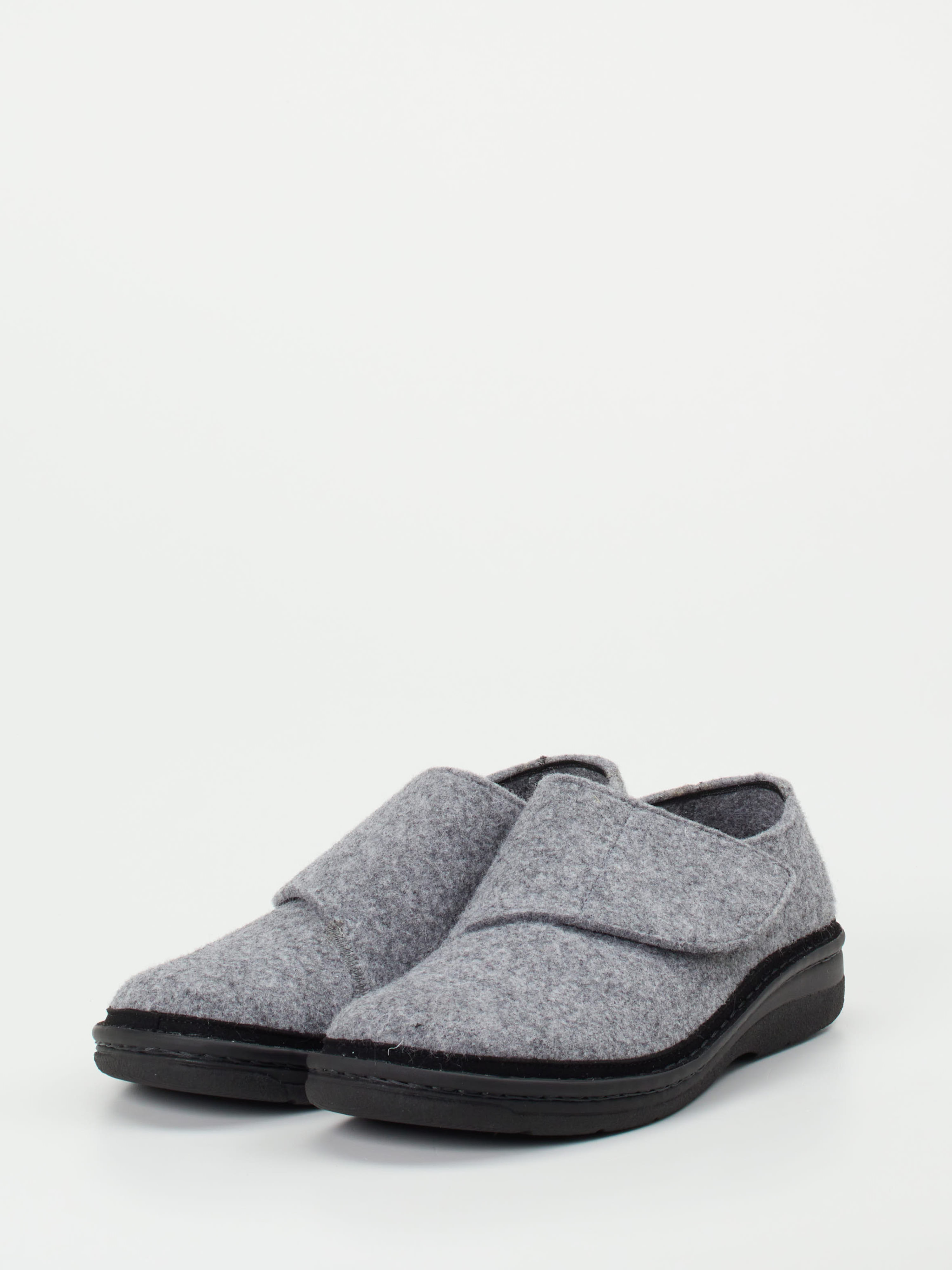 Hausschuh grau 7473459000202