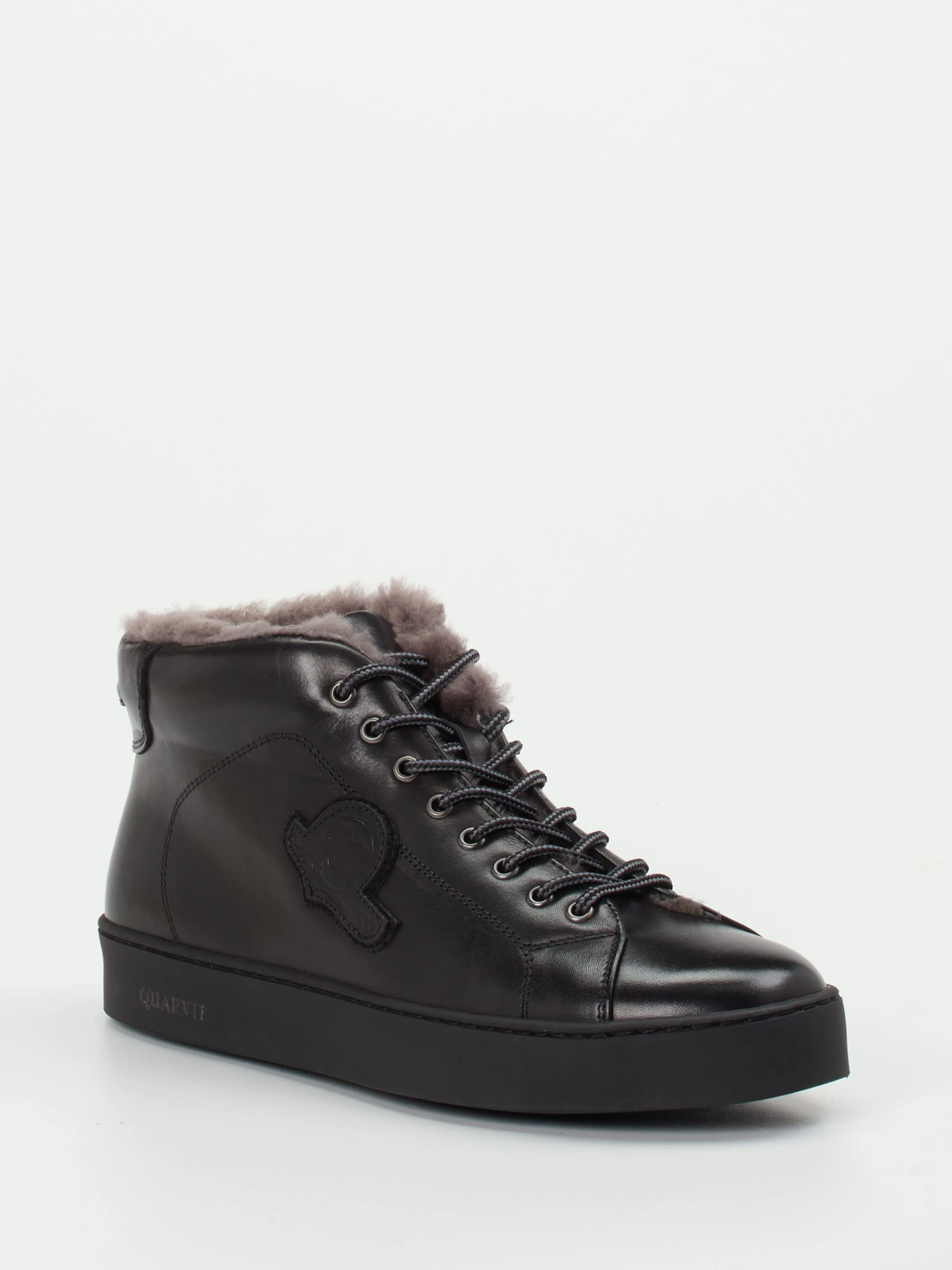 Sneaker high