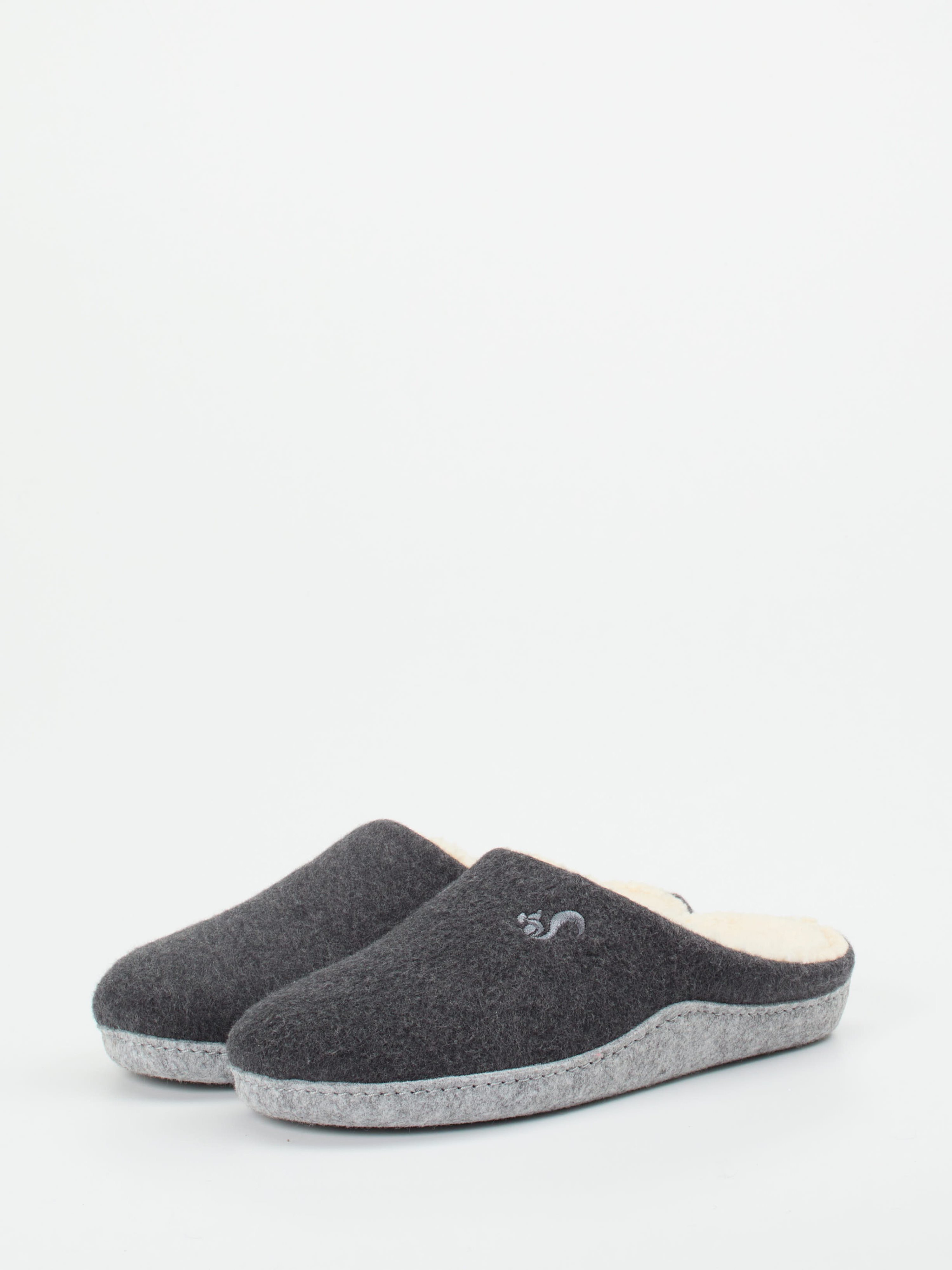 Hausschuh grau 7163409011802