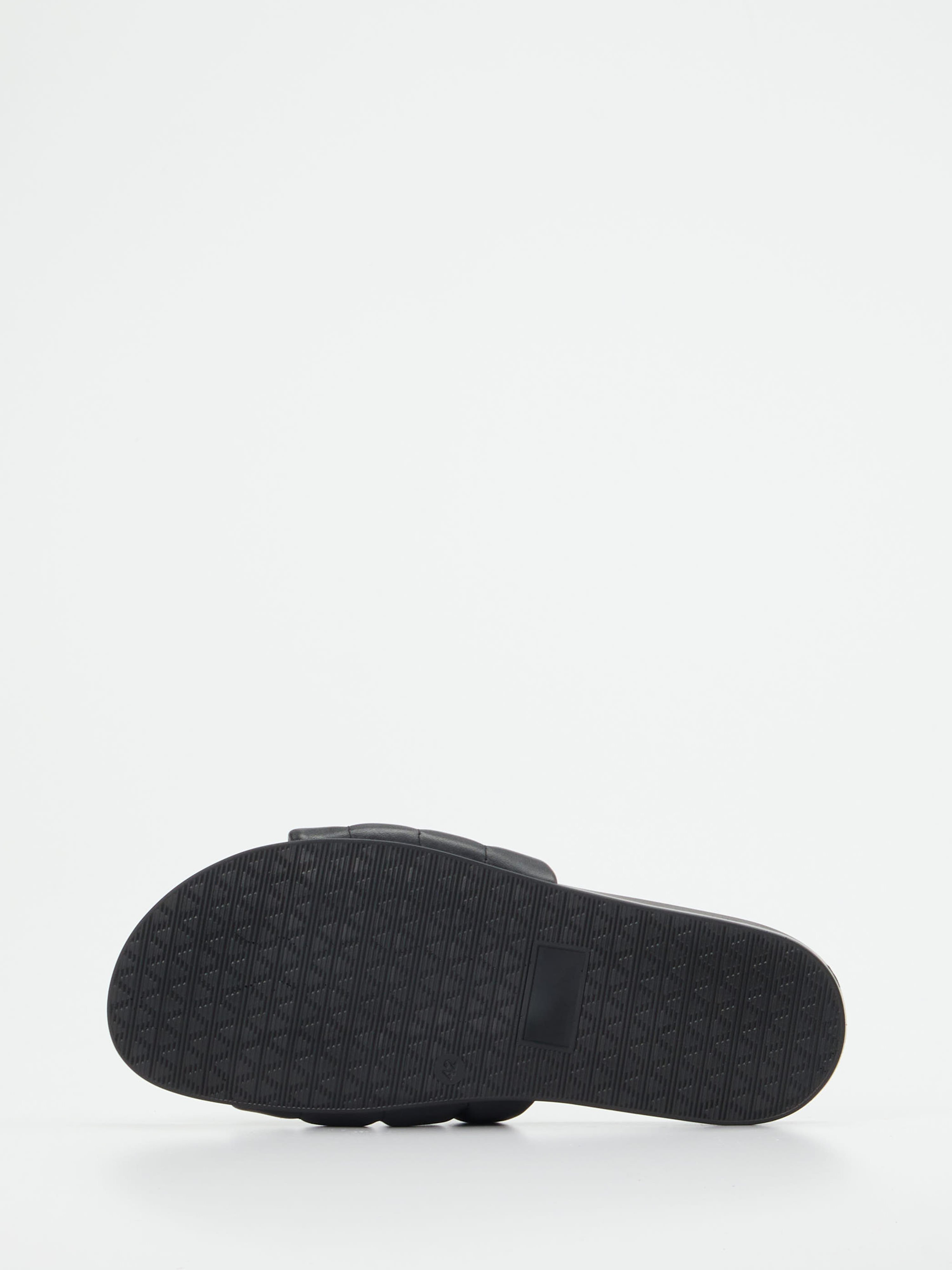 Pantolette schwarz 4101009005405
