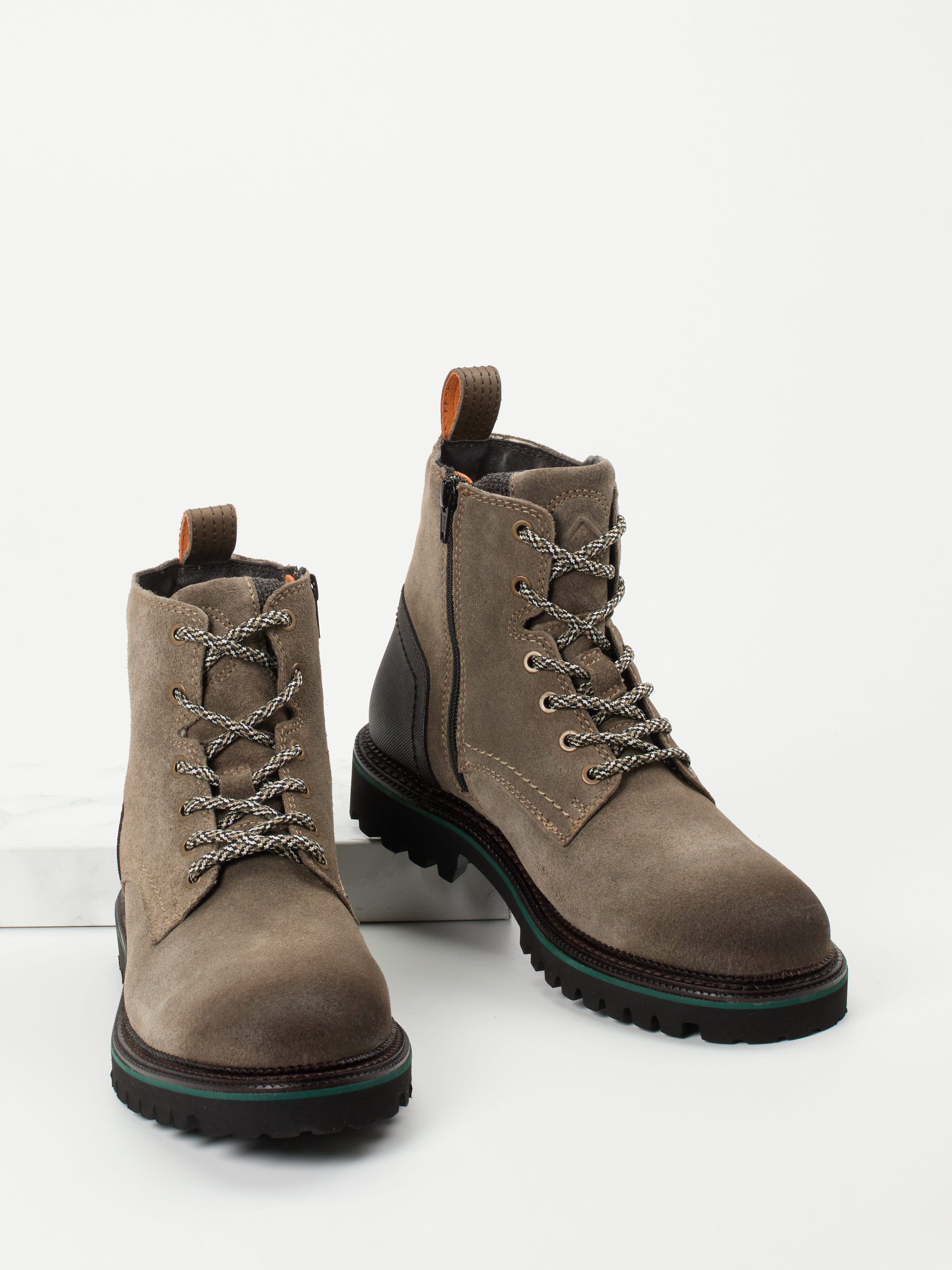 Boots braun 4801249001904