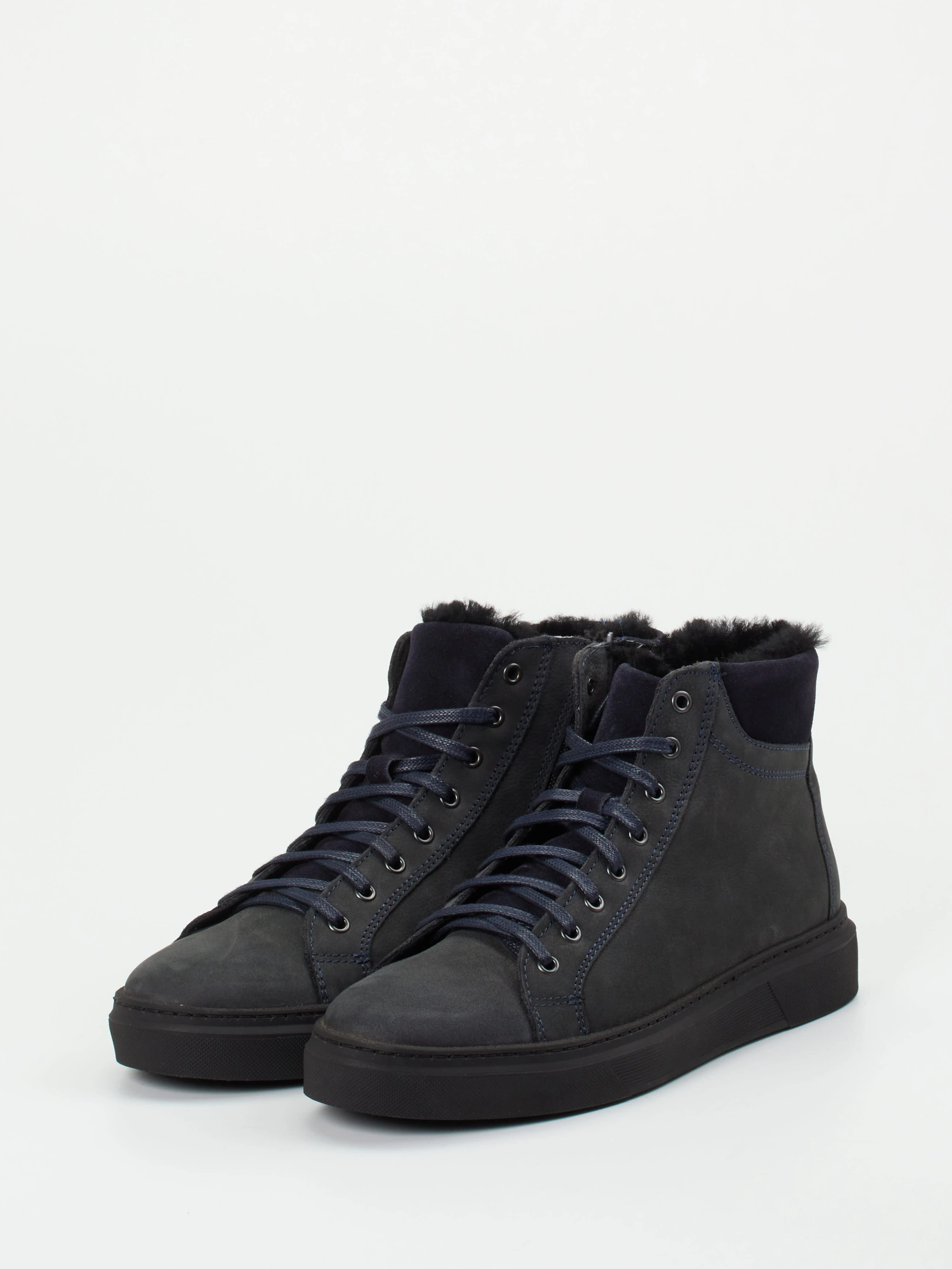 Sneaker high