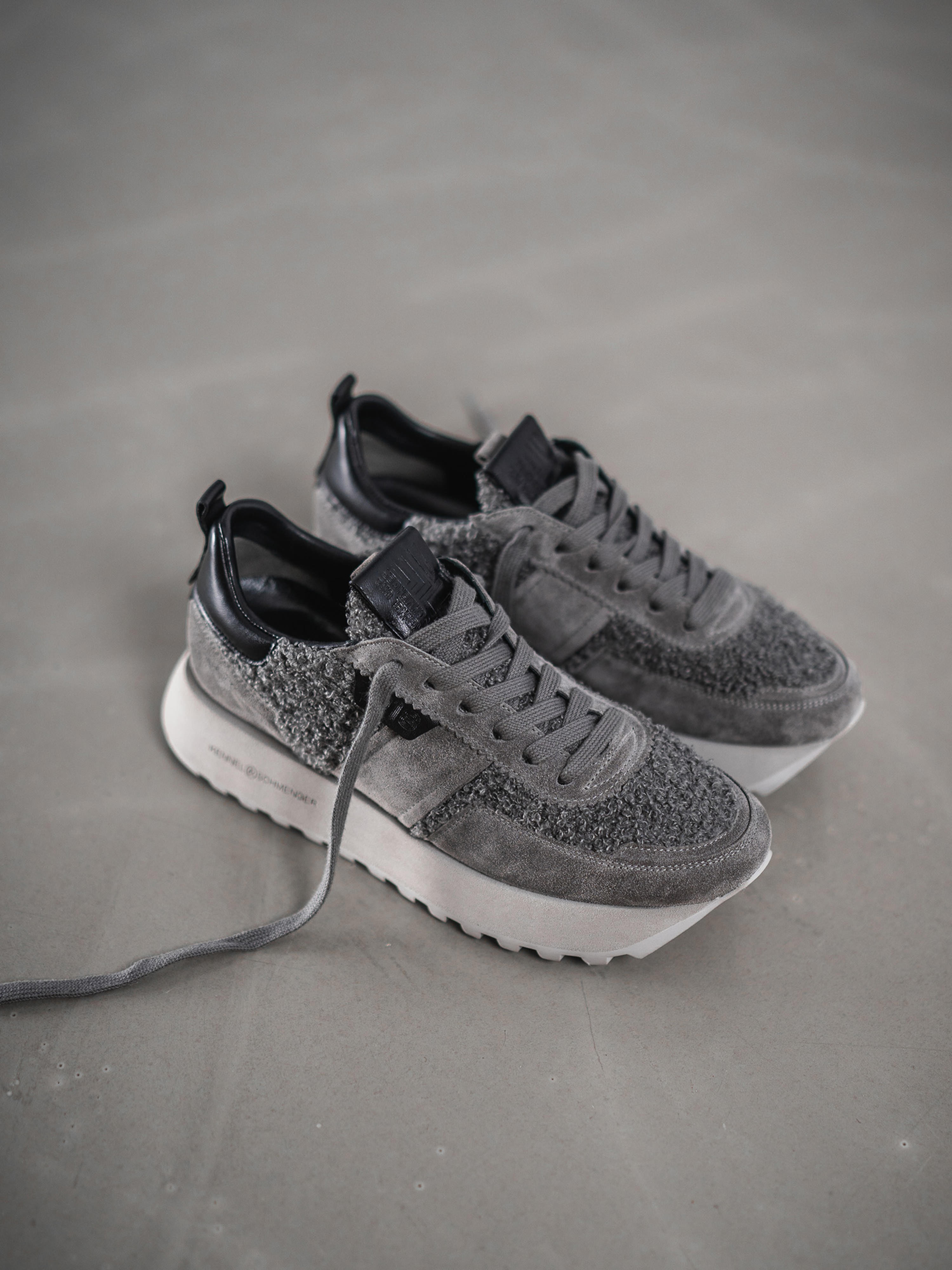 Sneaker grau 1661459007602