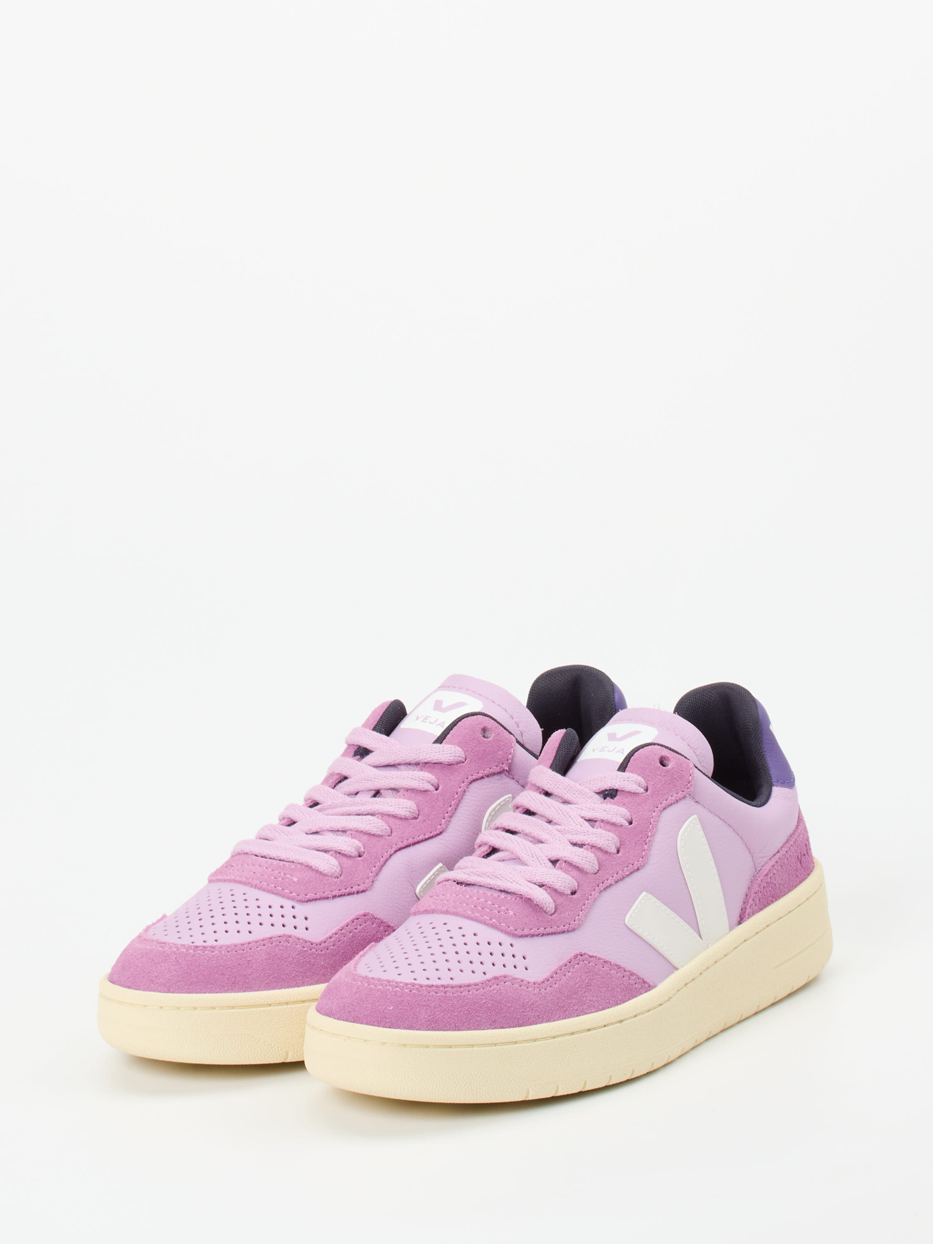 Sneaker rot 1661595000802