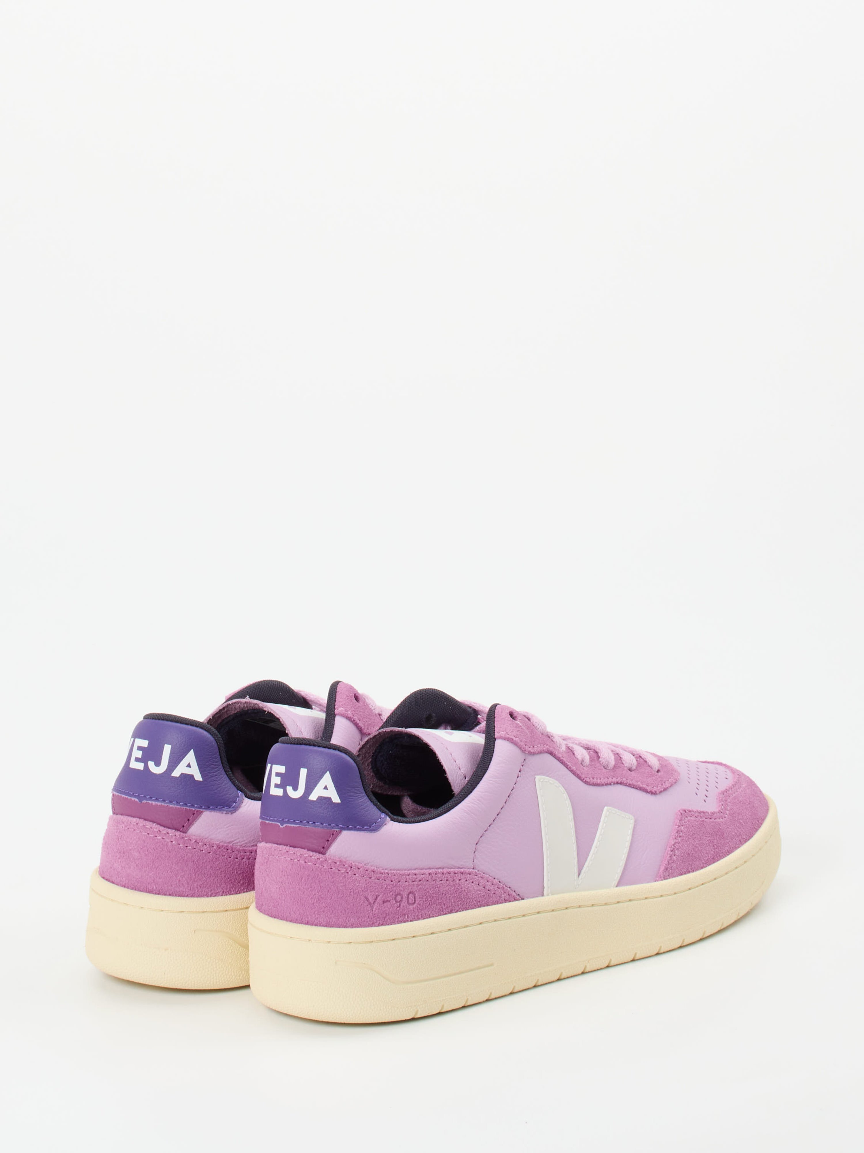 Sneaker rot 1661595000803