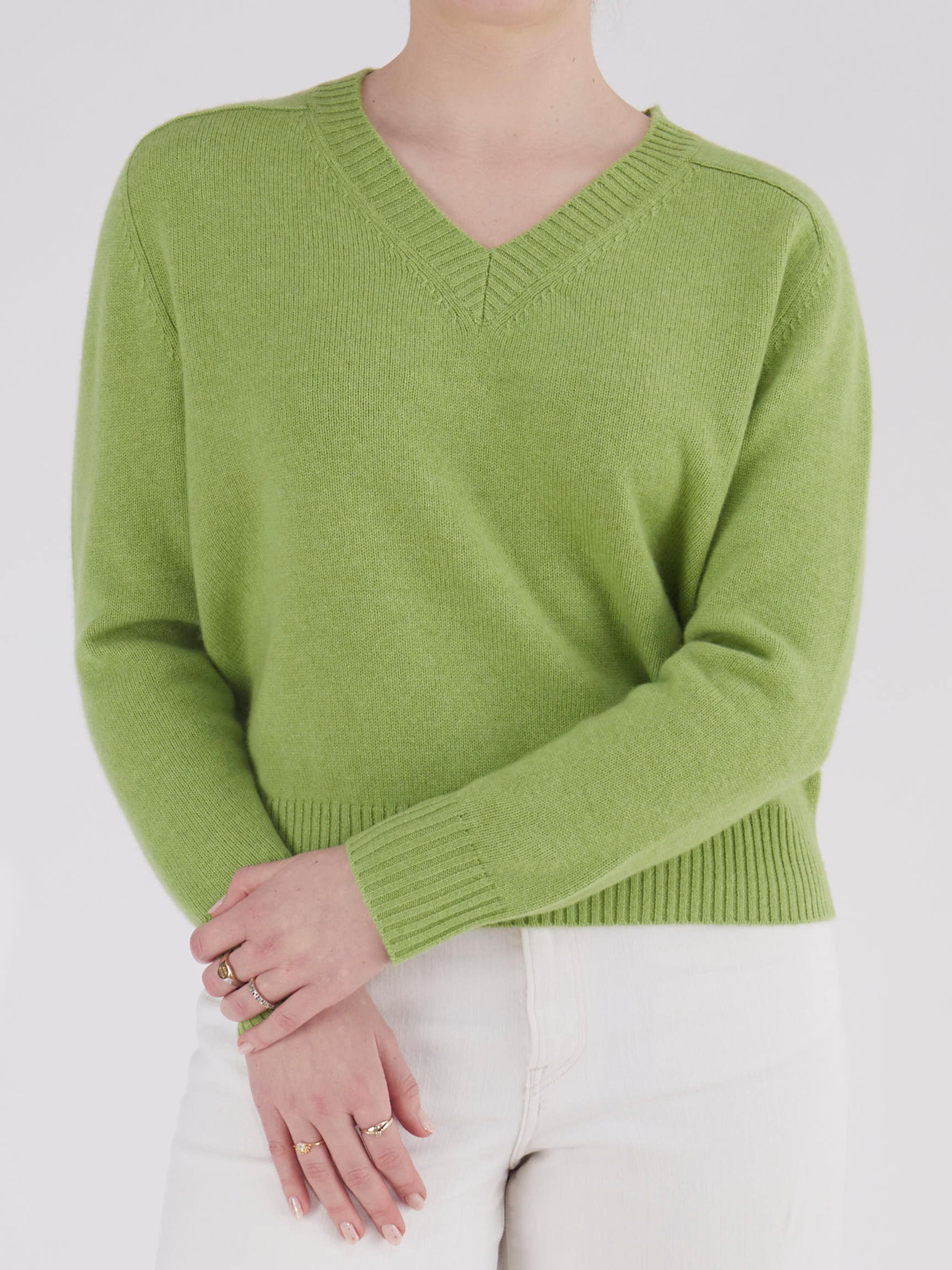 Pullover grün 9341699000406