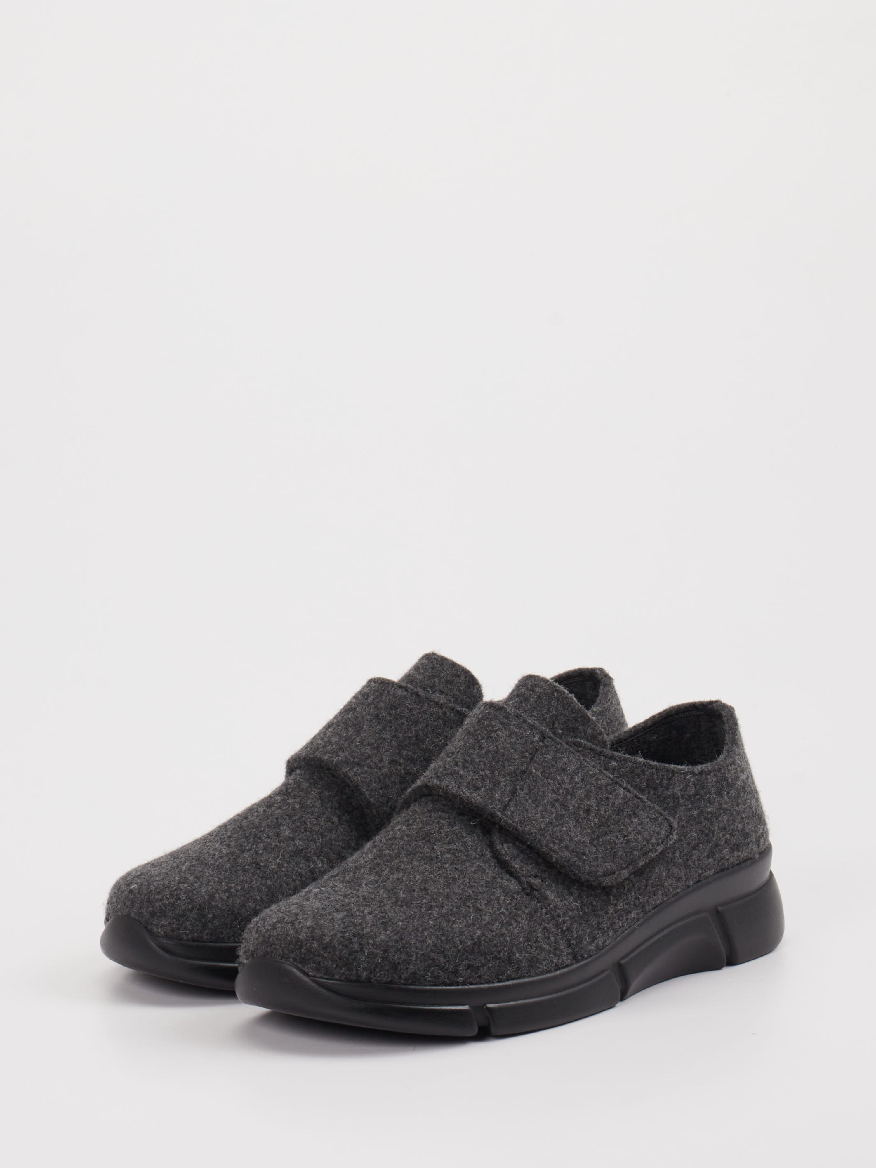Hausschuh grau 7173409003402