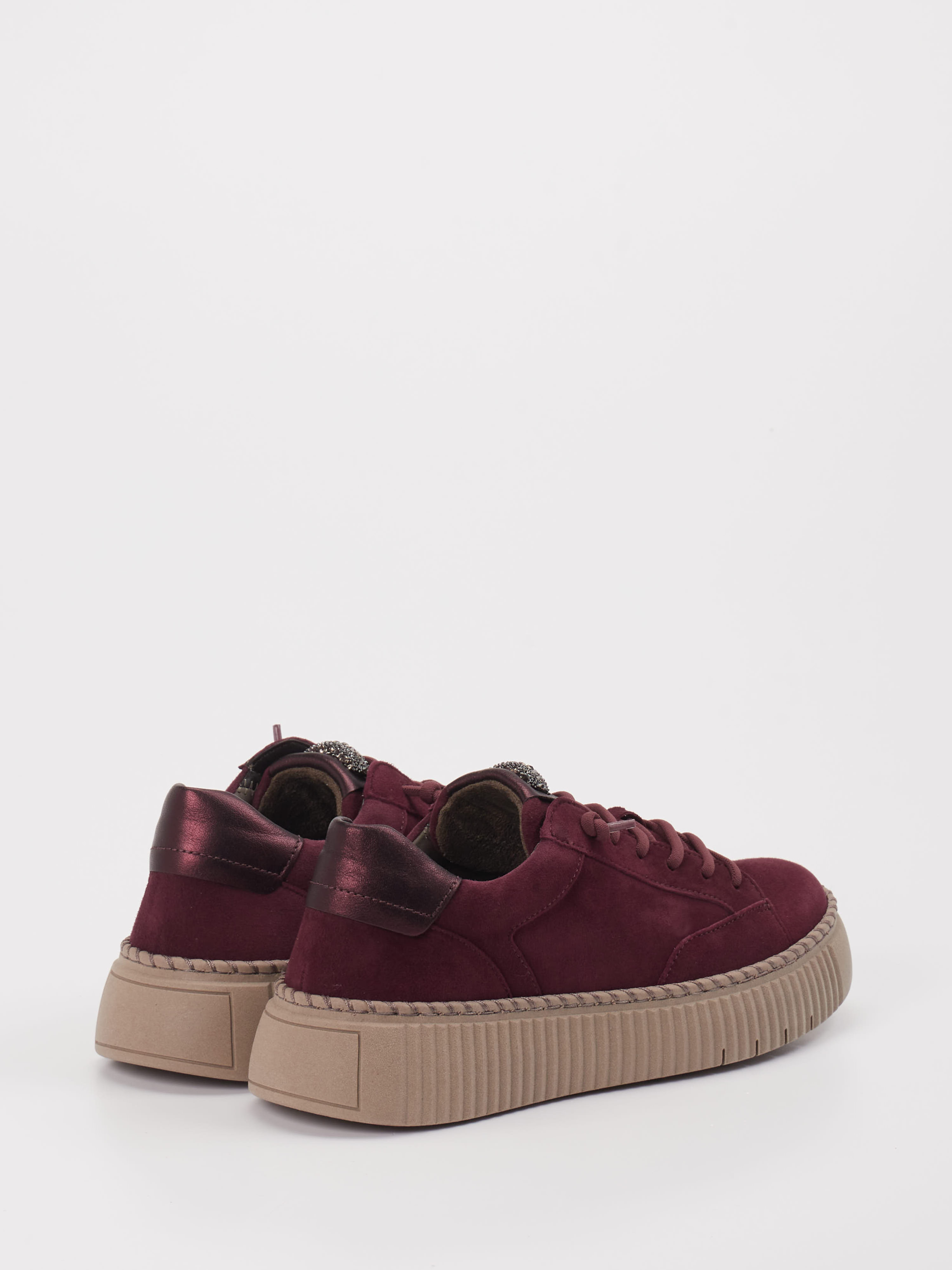 Sneaker rot 1665509000503