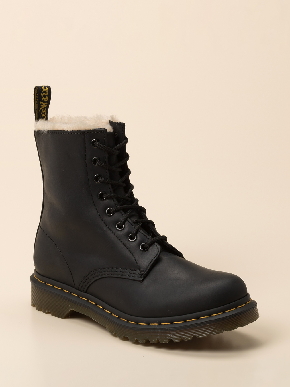 Dr. Martens – Schnürboots aus Kalbleder schwarz