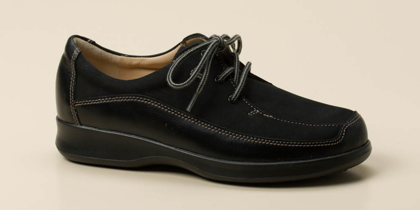Finn Comfort – Schnürschuh aus Nubukleder schwarz