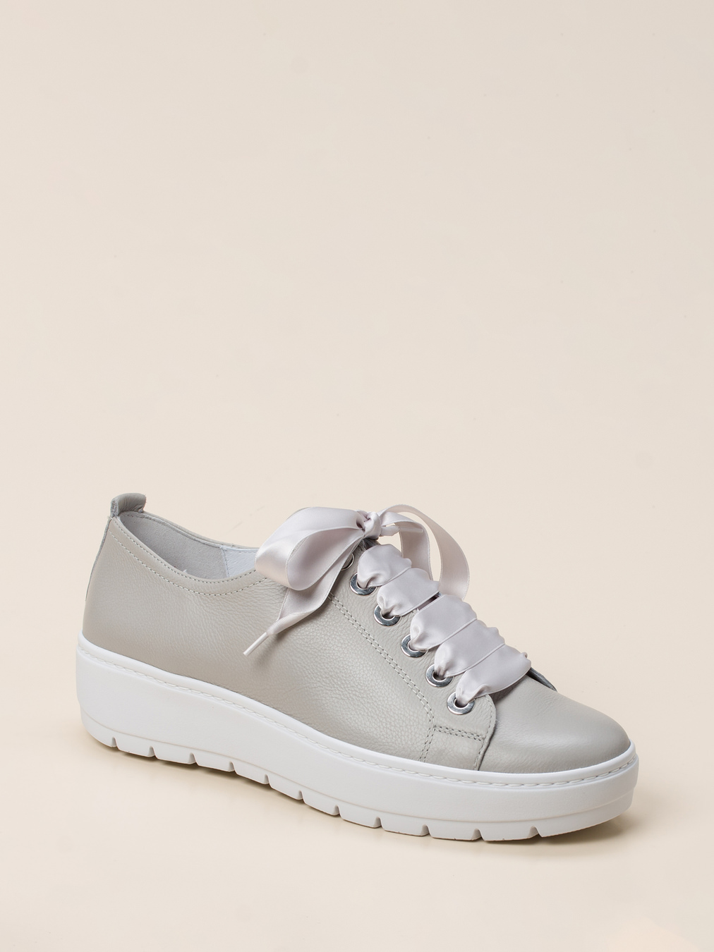 Semler – Plateau-Sneaker aus Kalbleder Hellgrau