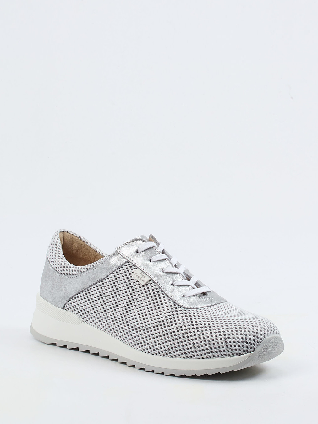 Finn Comfort – Sneaker aus Textil und Metallicleder silbergrau