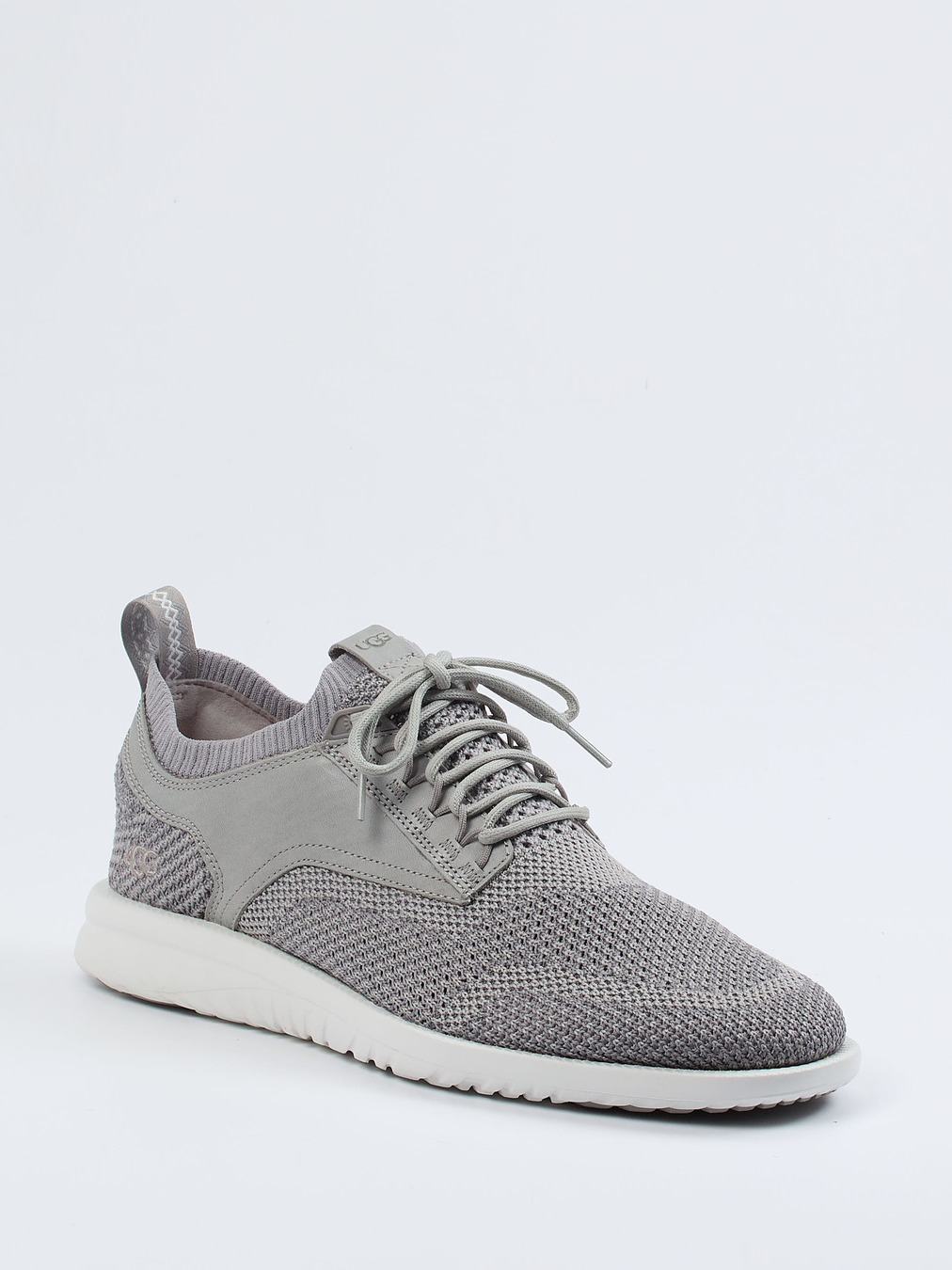 UGG – Sneaker aus Textil in Hellgrau