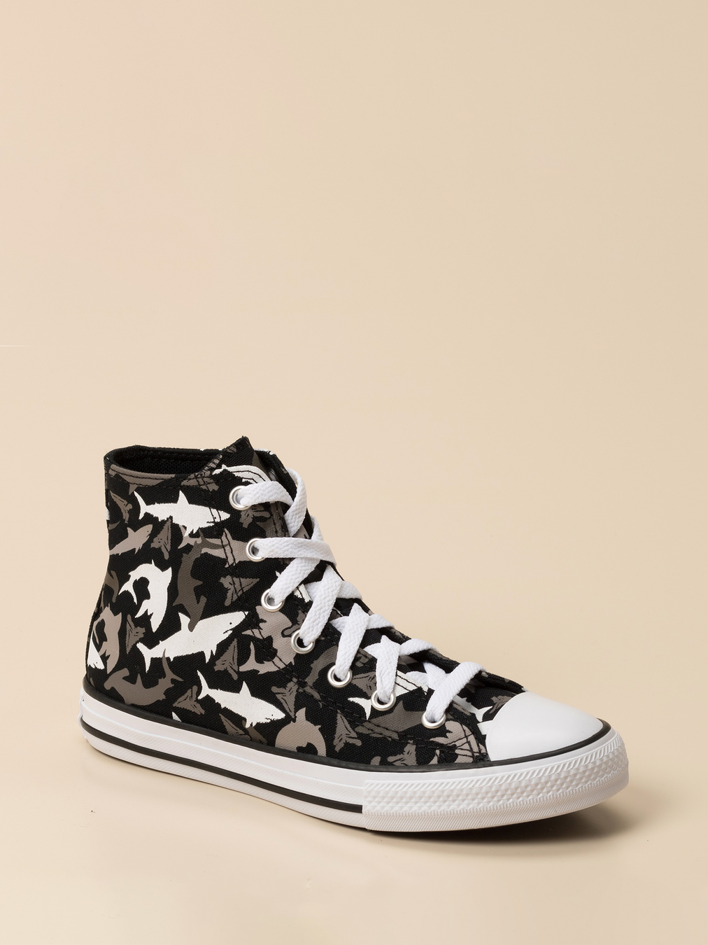 Converse – High-Top Sneaker aus Canvas mit Hai-Print