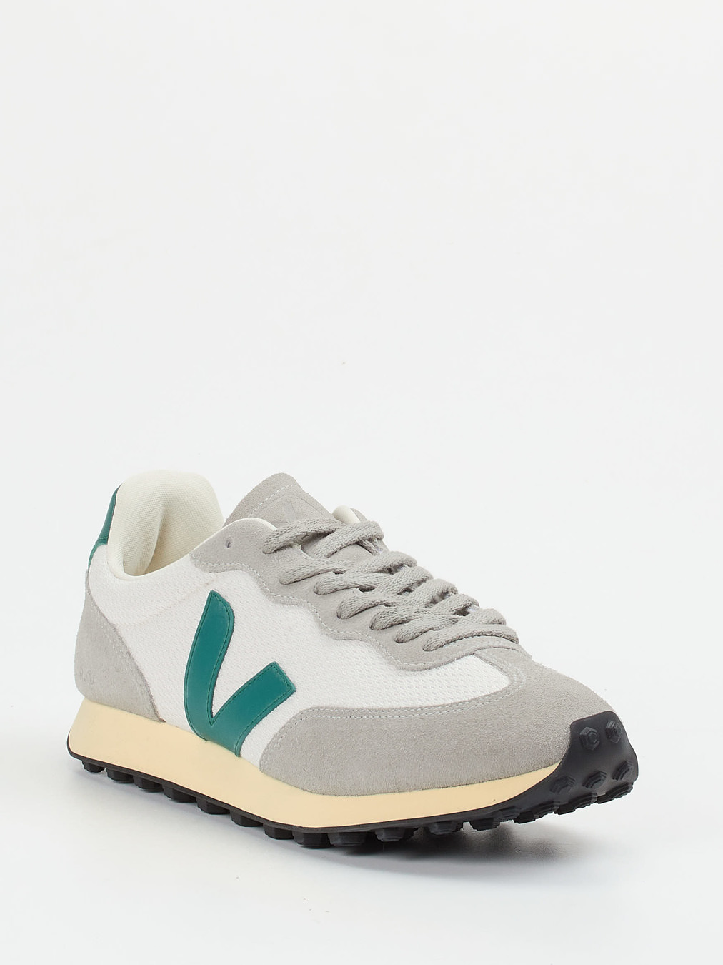 VEJA – Retro-Sneaker aus Mesh und Veloursleder Offwhite