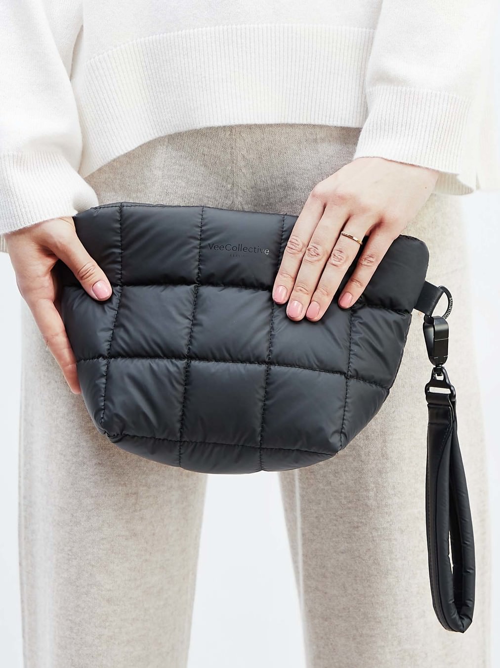 VeeCollective Berlin – Crossbody Bag aus Nylon Schwarz