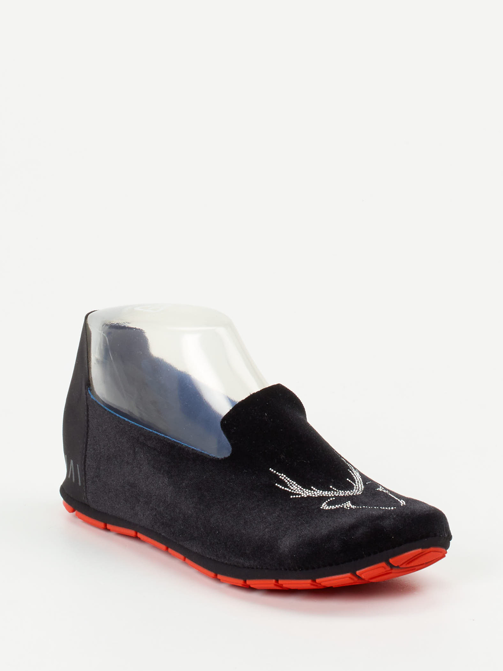 Wai – Slipper aus Textil mit Strass-Hirsch