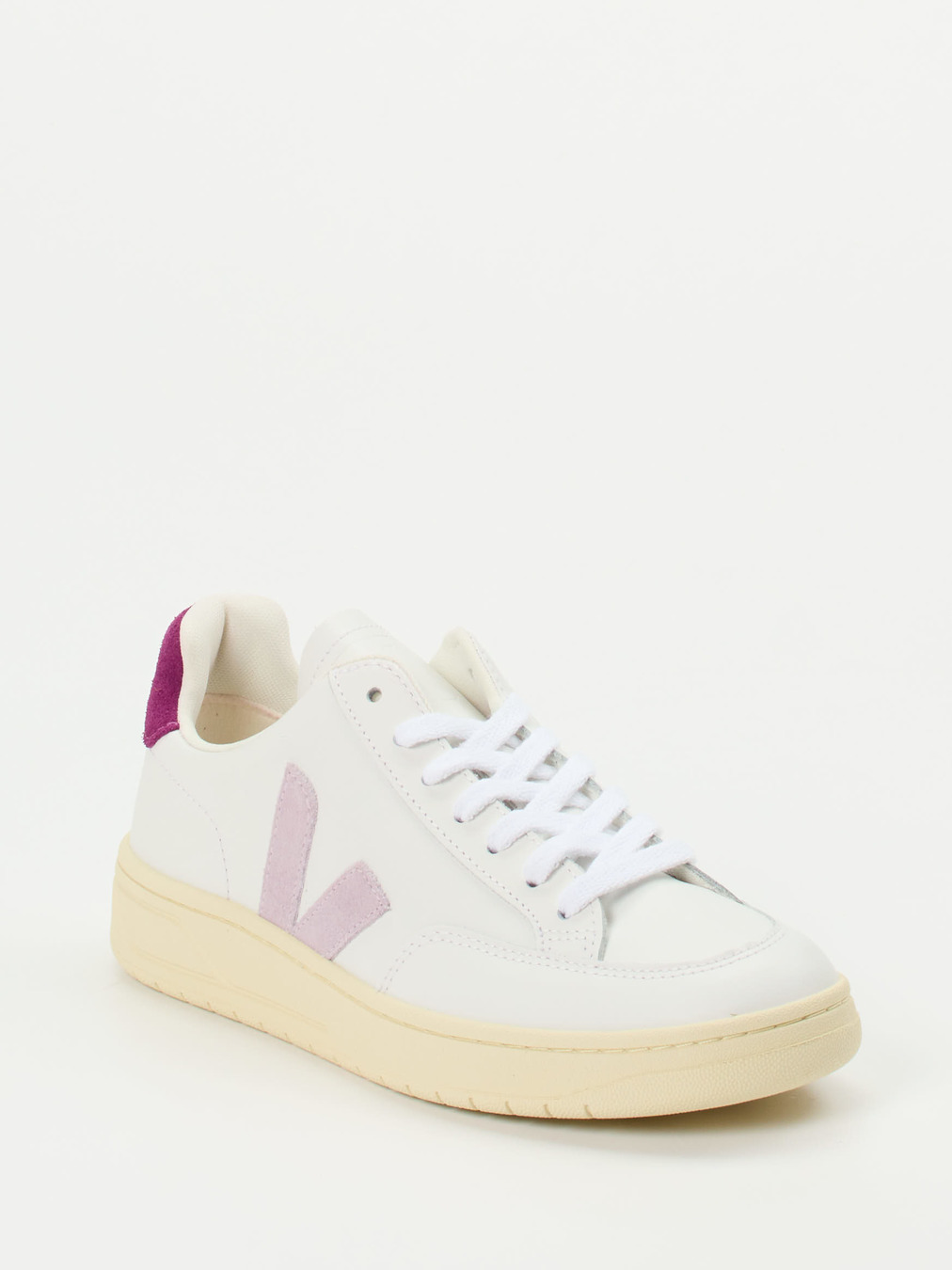 VEJA – Sneaker aus Leder in Weiß mit Pastelllogo