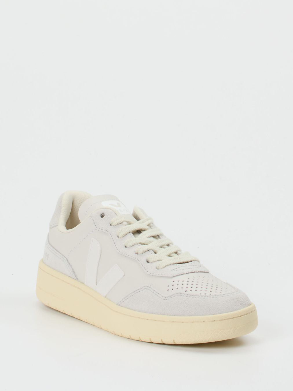 VEJA – Sneaker aus Leder in Offwhite