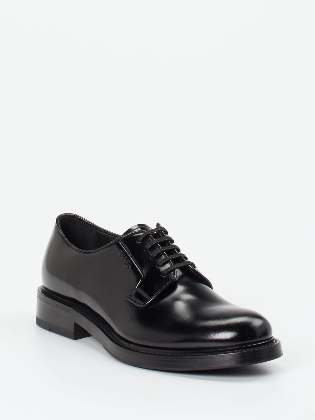 Prada – Derby-Schuhe aus Hochglanzleder schwarz