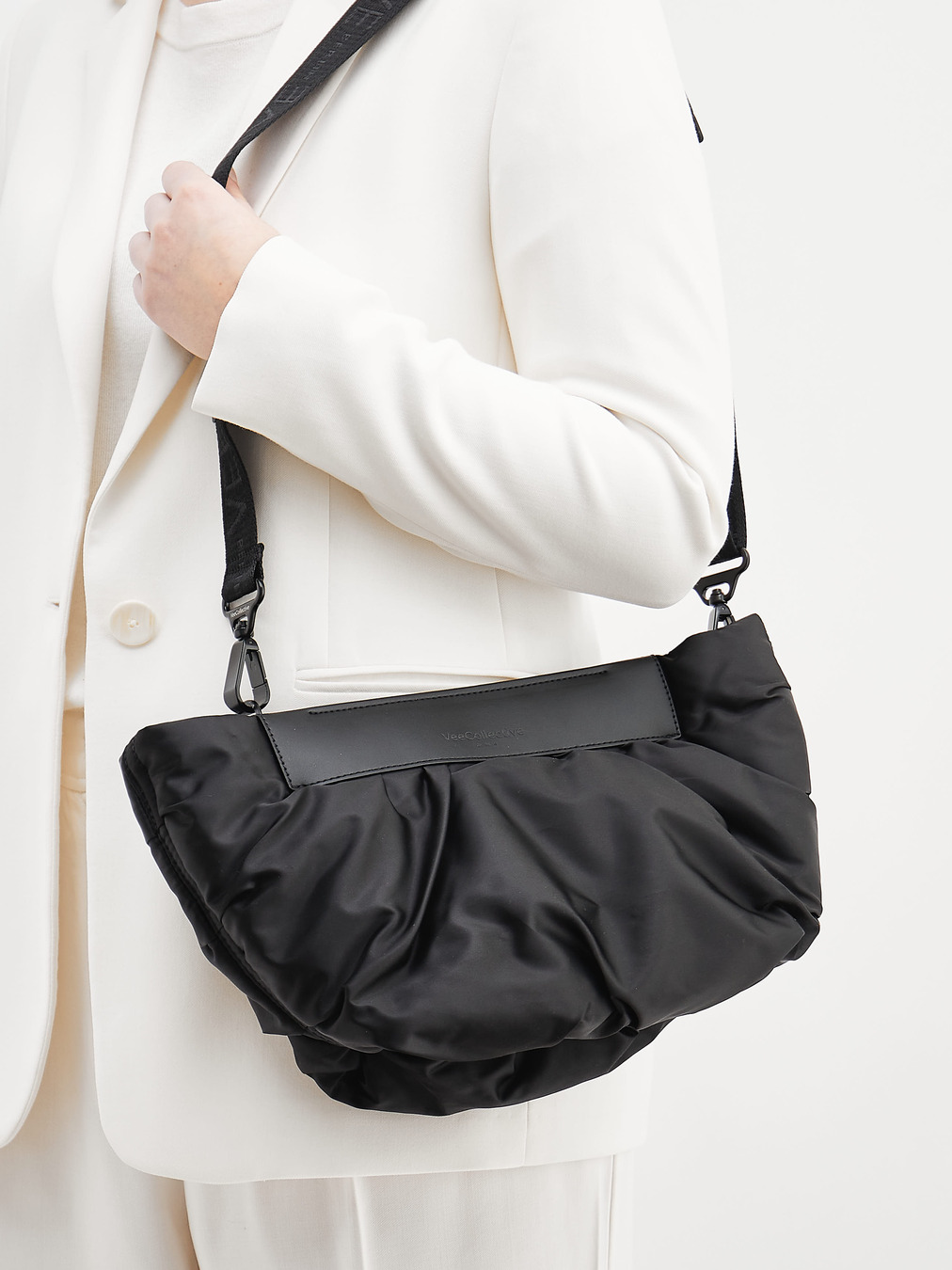 VeeCollective Berlin – Schultertasche aus Nylon Schwarz