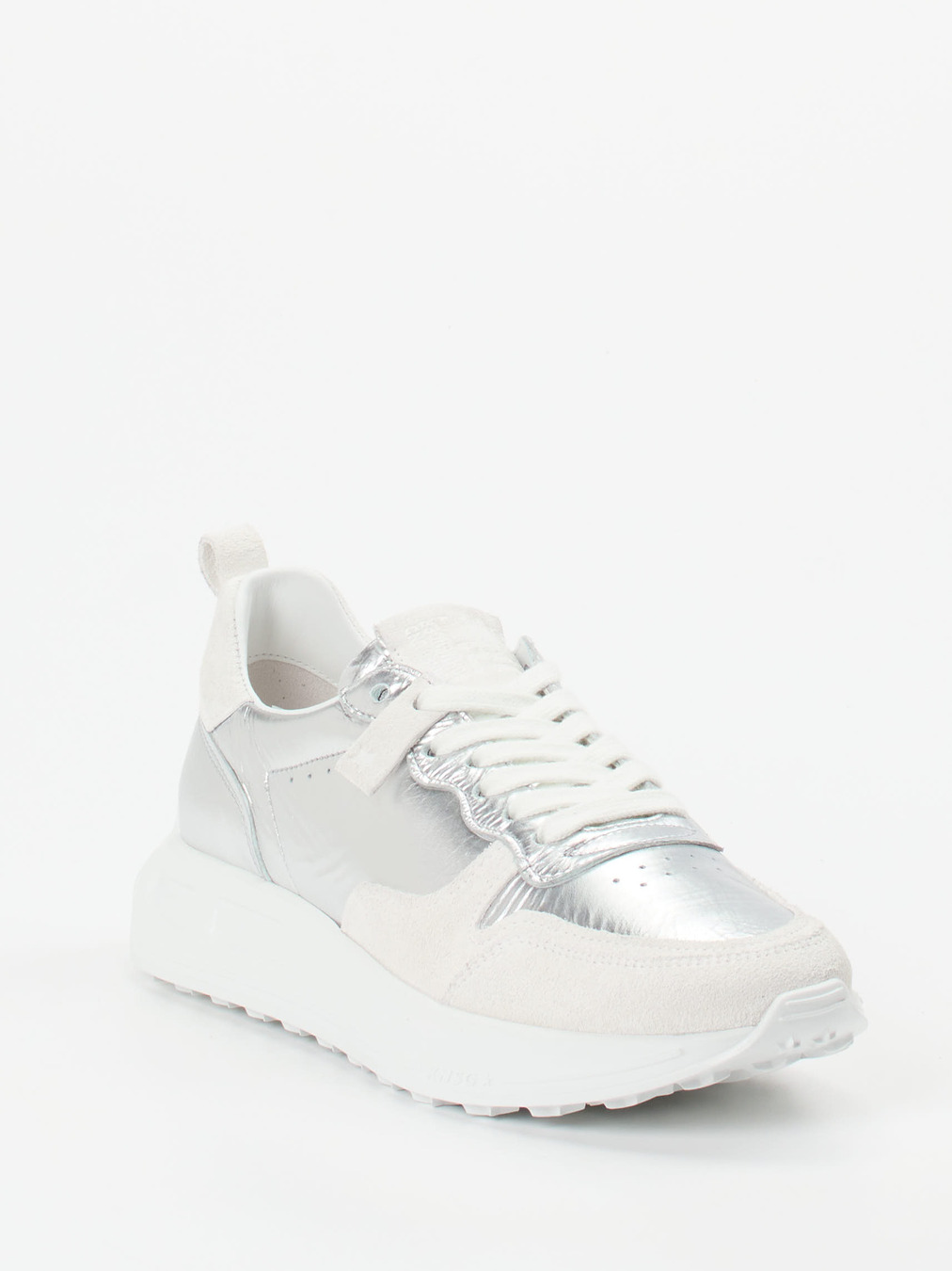 Kennel & Schmenger – Sneaker aus Metallicleder silber