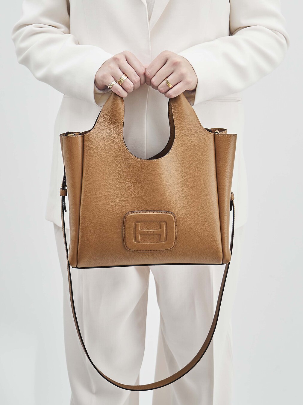 Hogan – Tote Bag aus Kalbleder in Cognacbraun