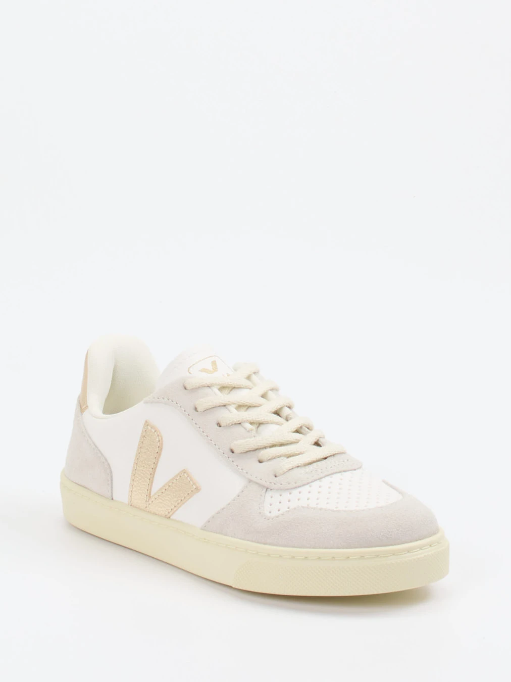 Veja – Sneaker aus Kalbleder in Cremeweiß