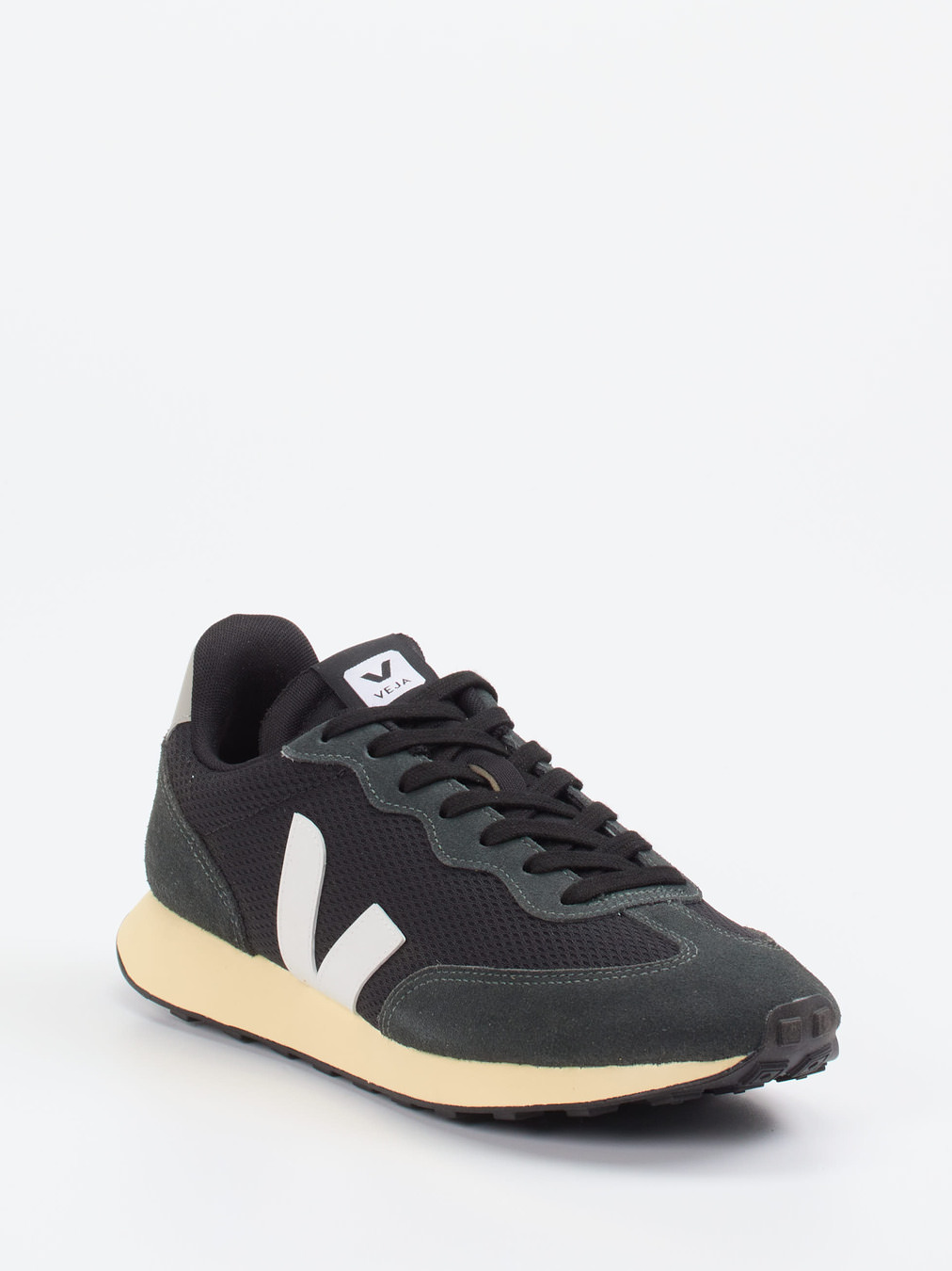 VEJA – Retro-Sneaker aus Mesh und Veloursleder Schwarz