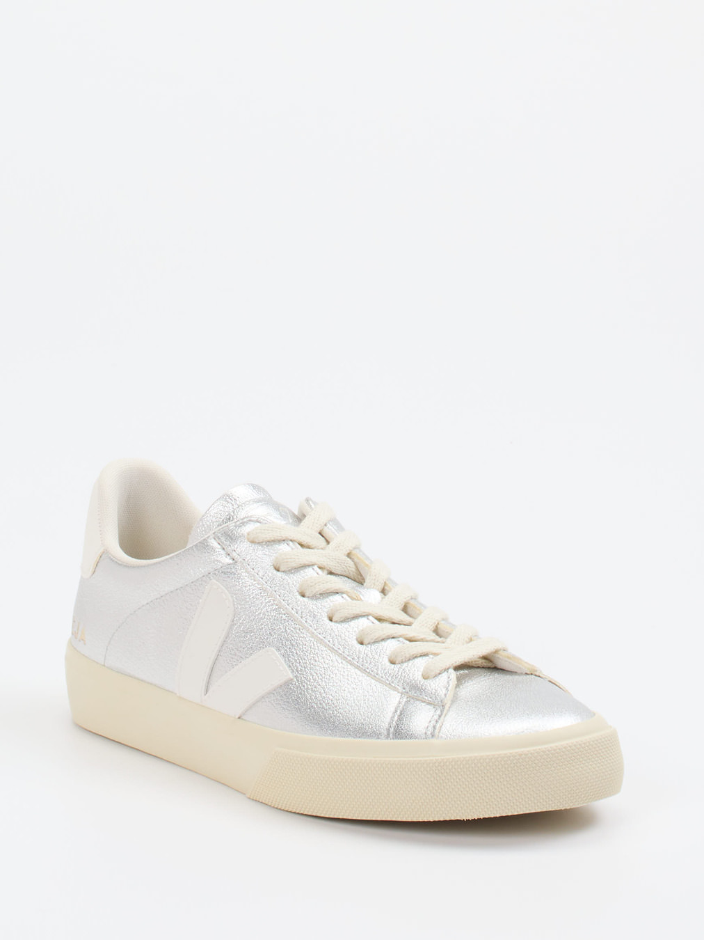 VEJA – Sneaker aus Kalbleder in Silber