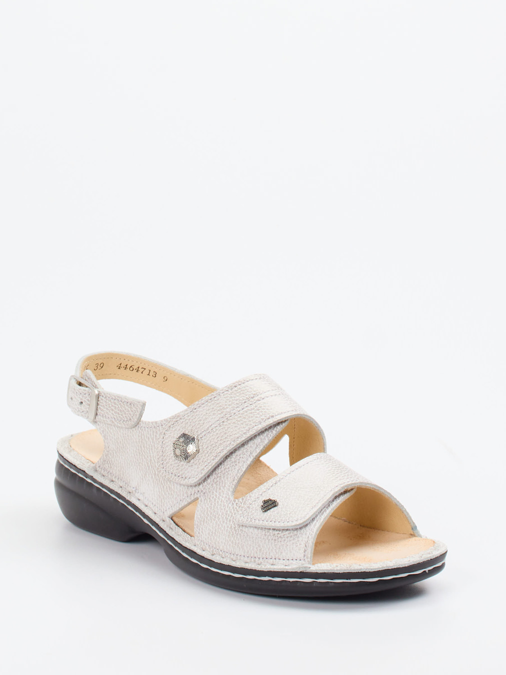 Finn Comfort – Sandalen aus Kalbleder silberbeige